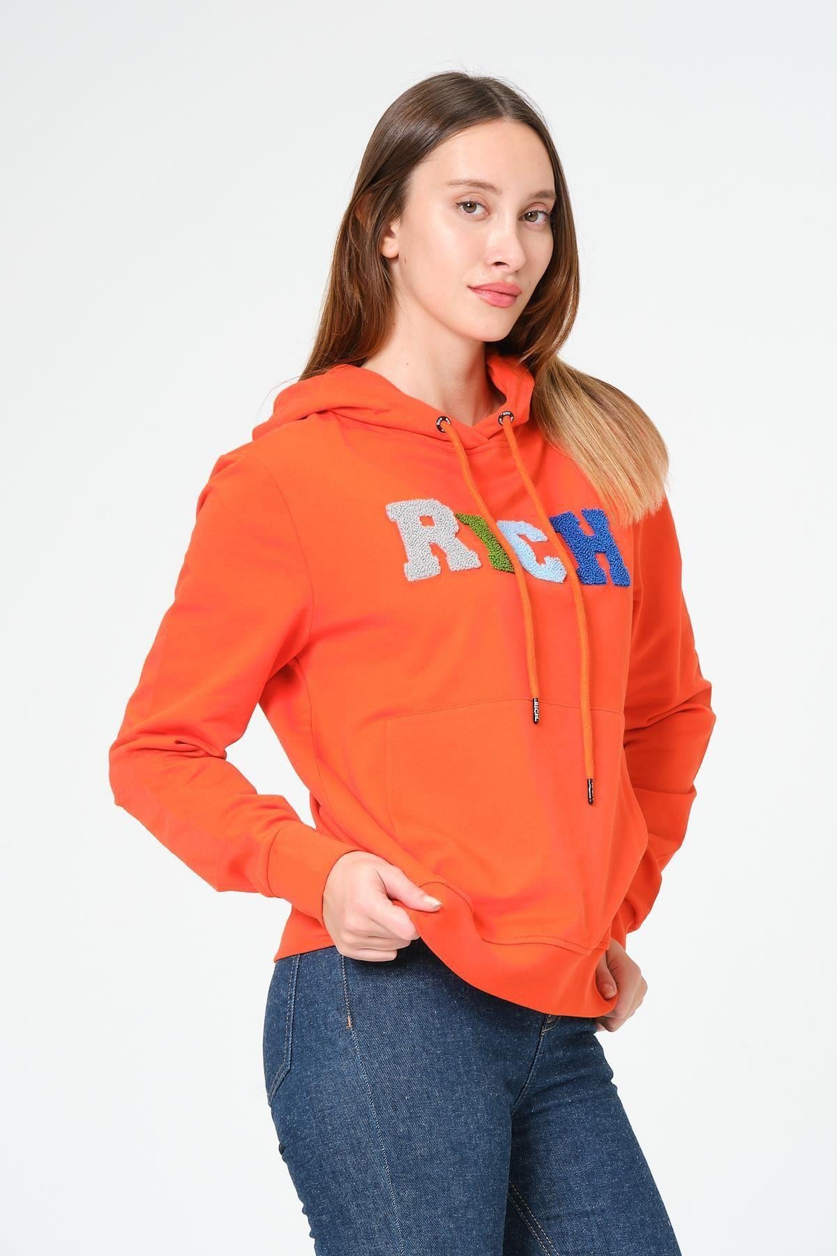 Kadın Kapüşonlu Süzüne Baskılı Sweatshirt