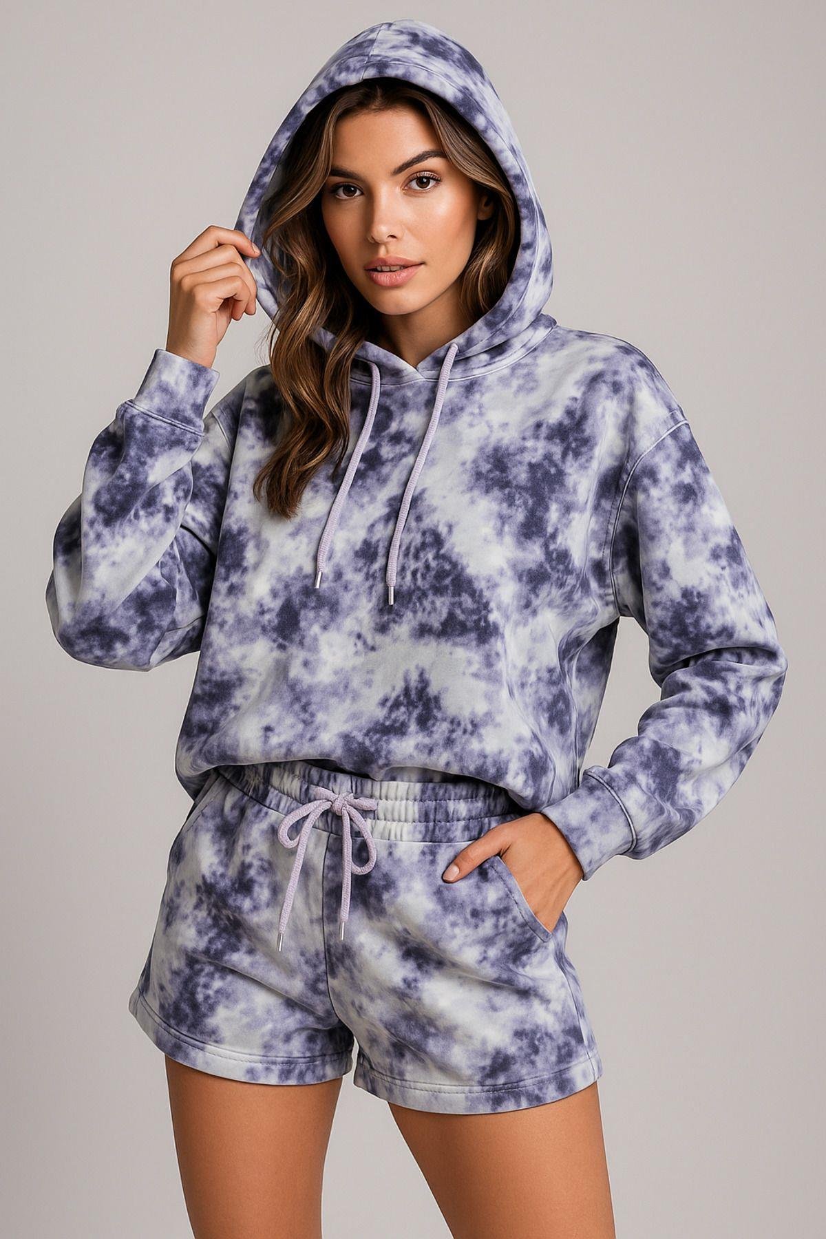 Kadın Lila Kapüşonlu Sweatshirt-Şortlu Alt Üst Takım Oversize Batik Desen İkili Takım