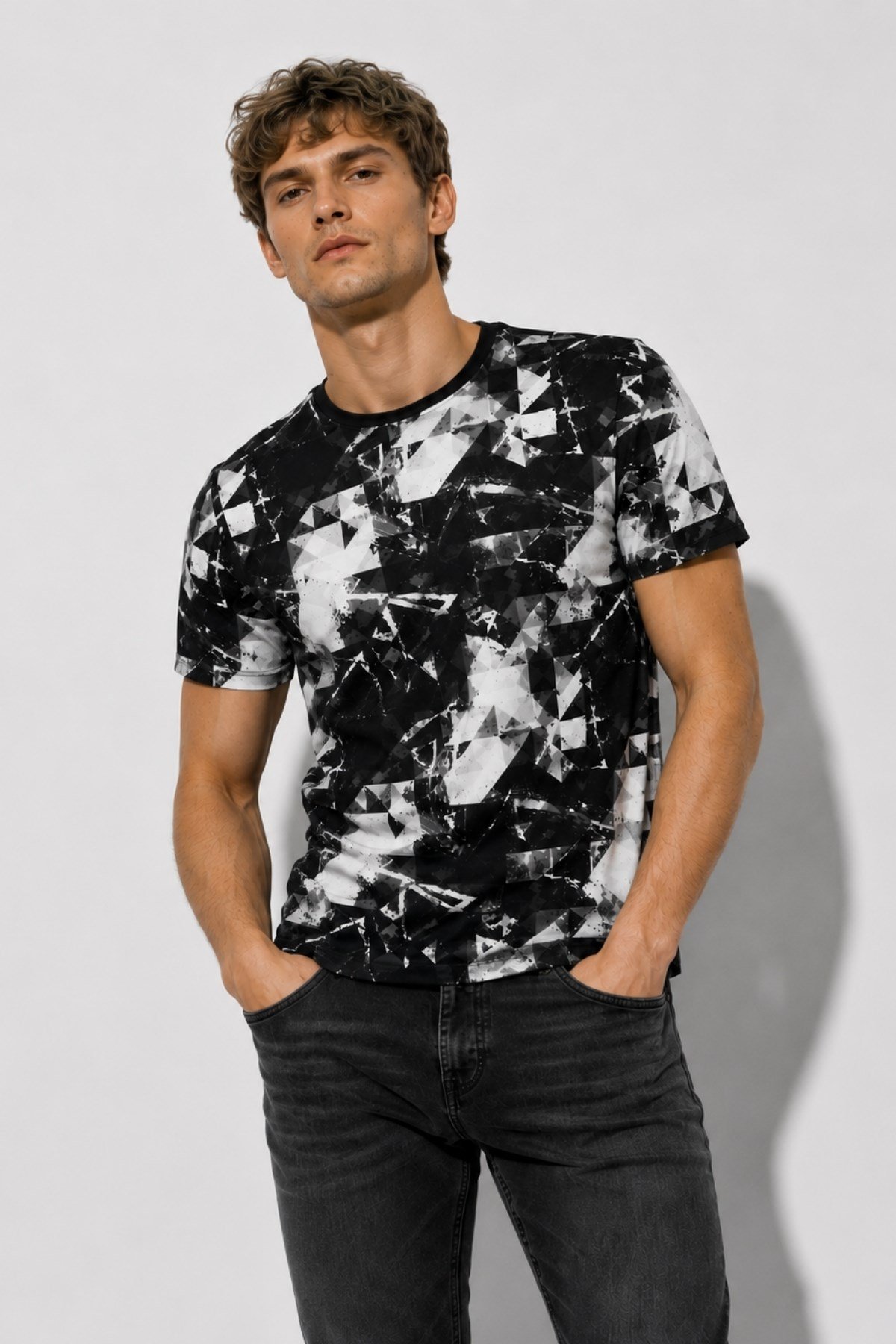 Siyah Desenli Erkek Bisiklet Yaka T-shirt
