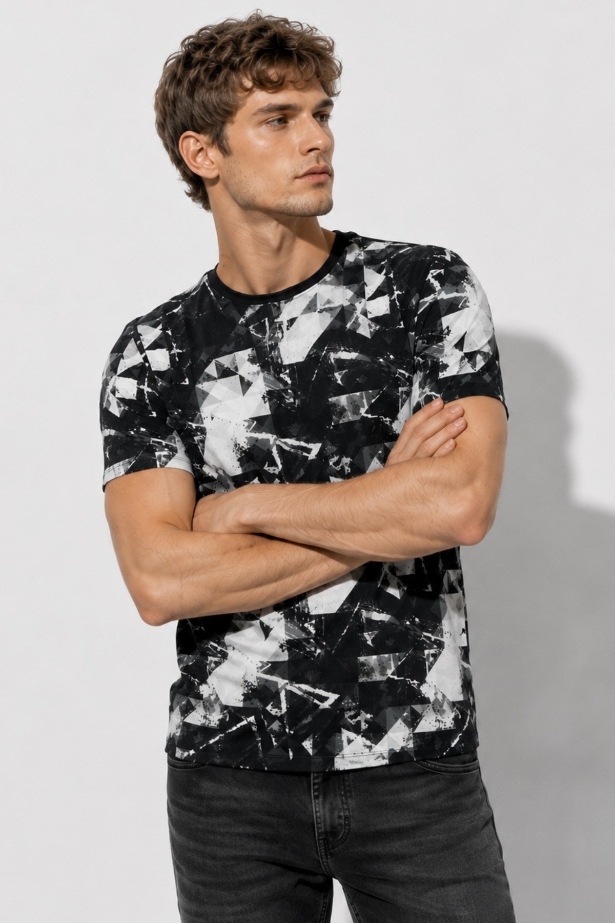 Siyah Desenli Erkek Bisiklet Yaka T-shirt