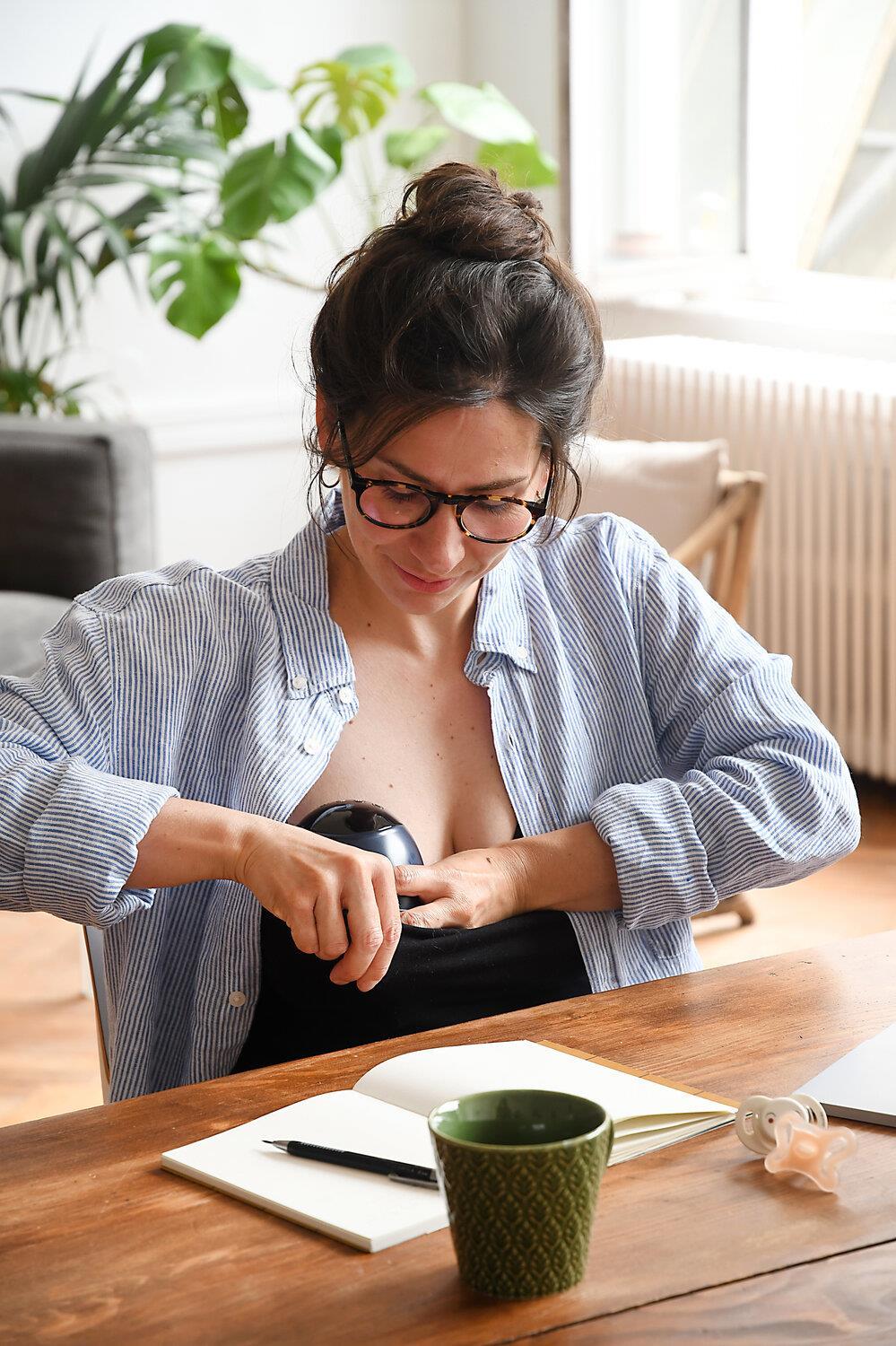 Beaba Hands-Free Giyilebilir Elektrikli Göğüs Pompası, Night Blue