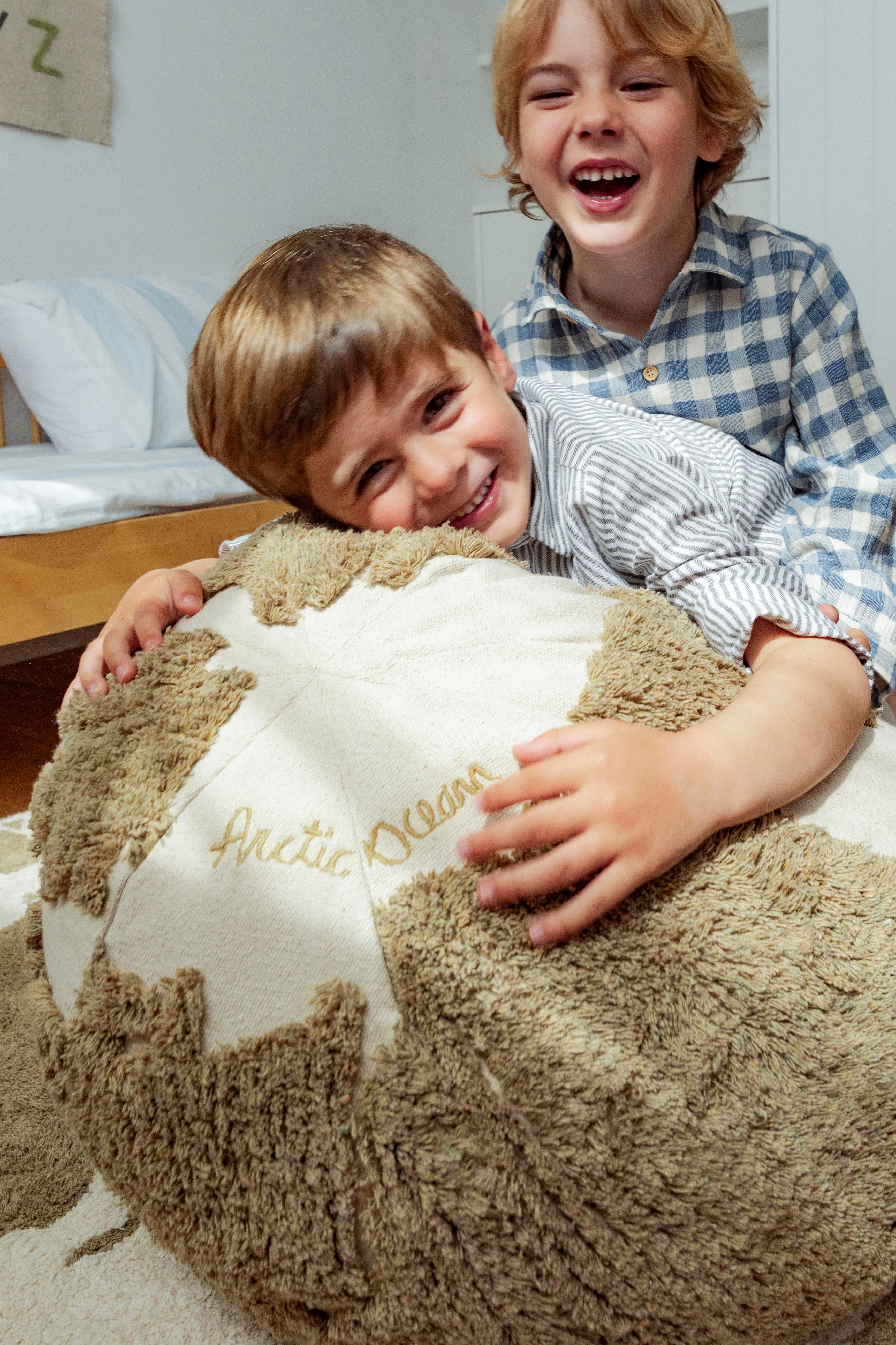 Lorena Canals Çocuk Odası Puf, World Map Rugcycled