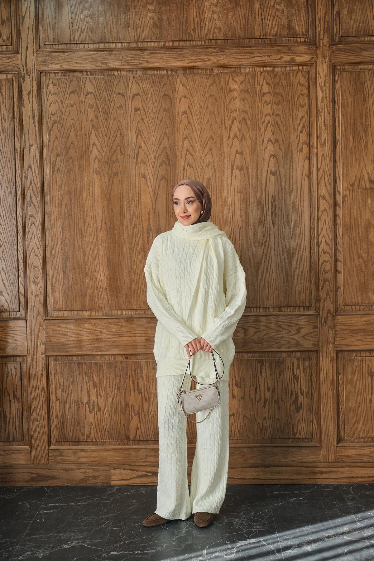 Atkı Detaylı Örgü Takım Ekru