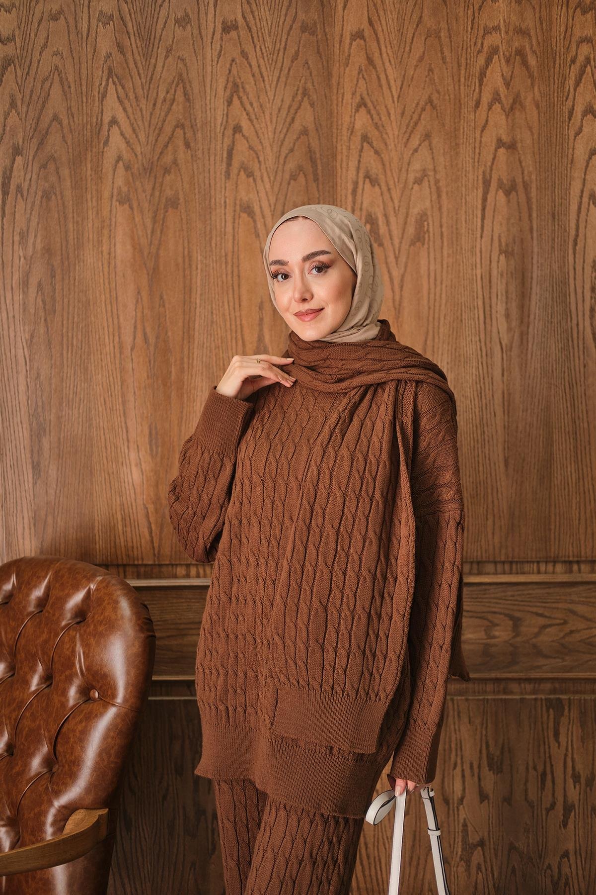 Atkı Detaylı Örgü Takım Kahverengi