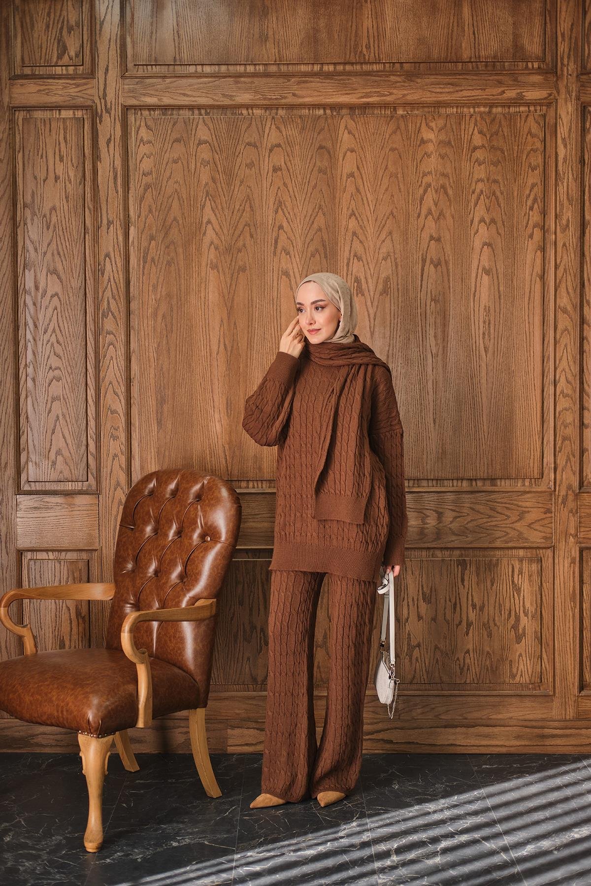 Atkı Detaylı Örgü Takım Kahverengi