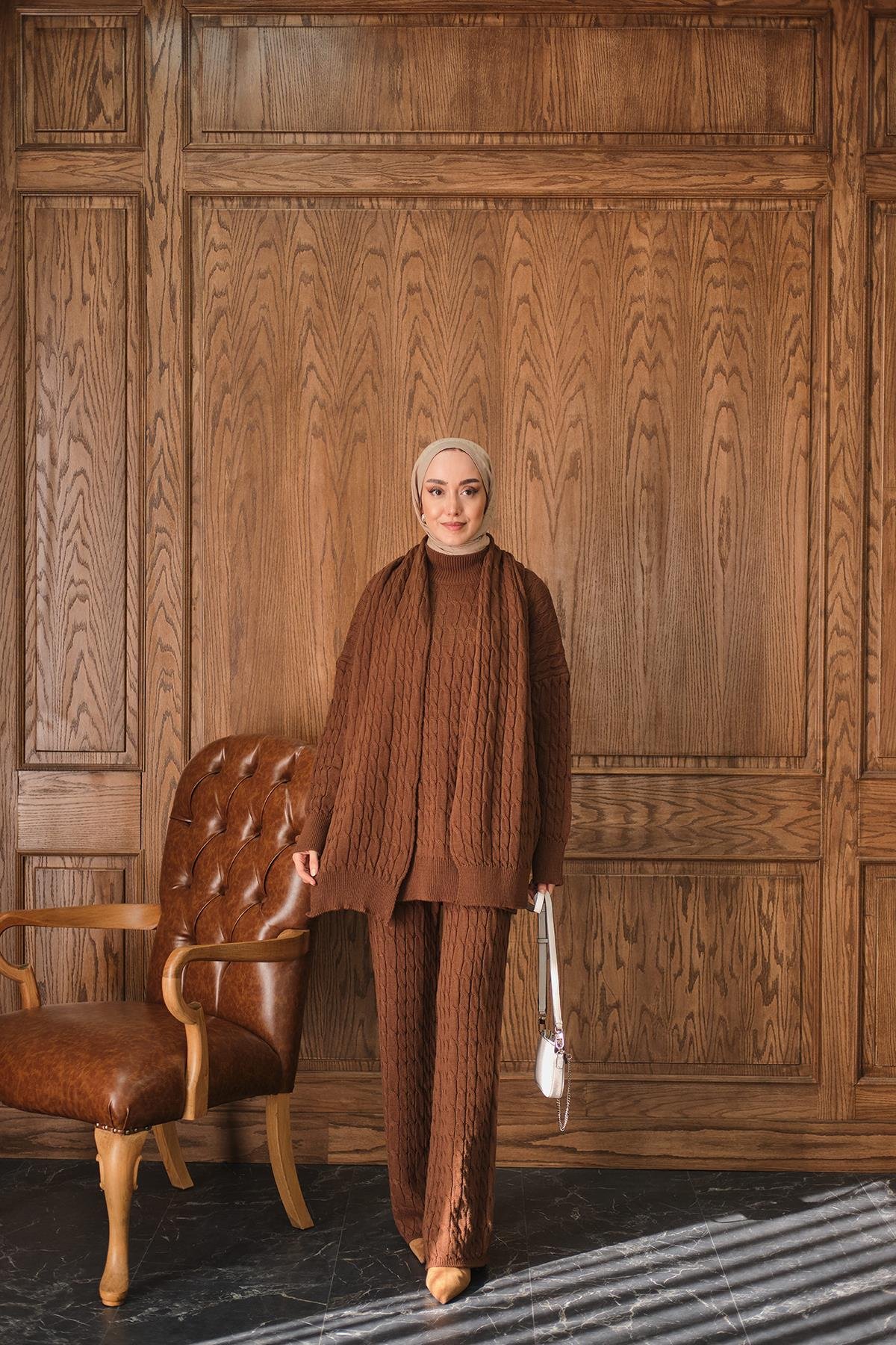 Atkı Detaylı Örgü Takım Kahverengi