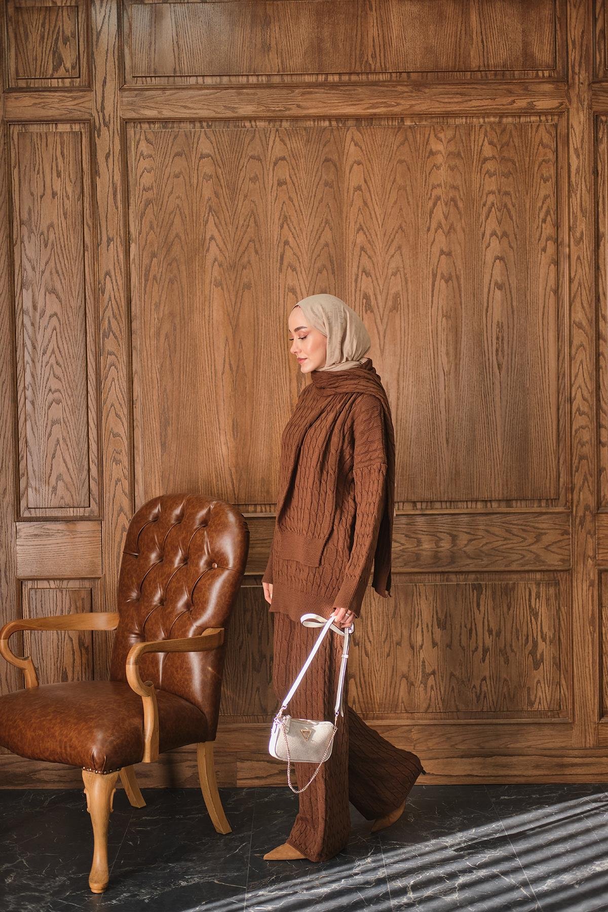 Atkı Detaylı Örgü Takım Kahverengi