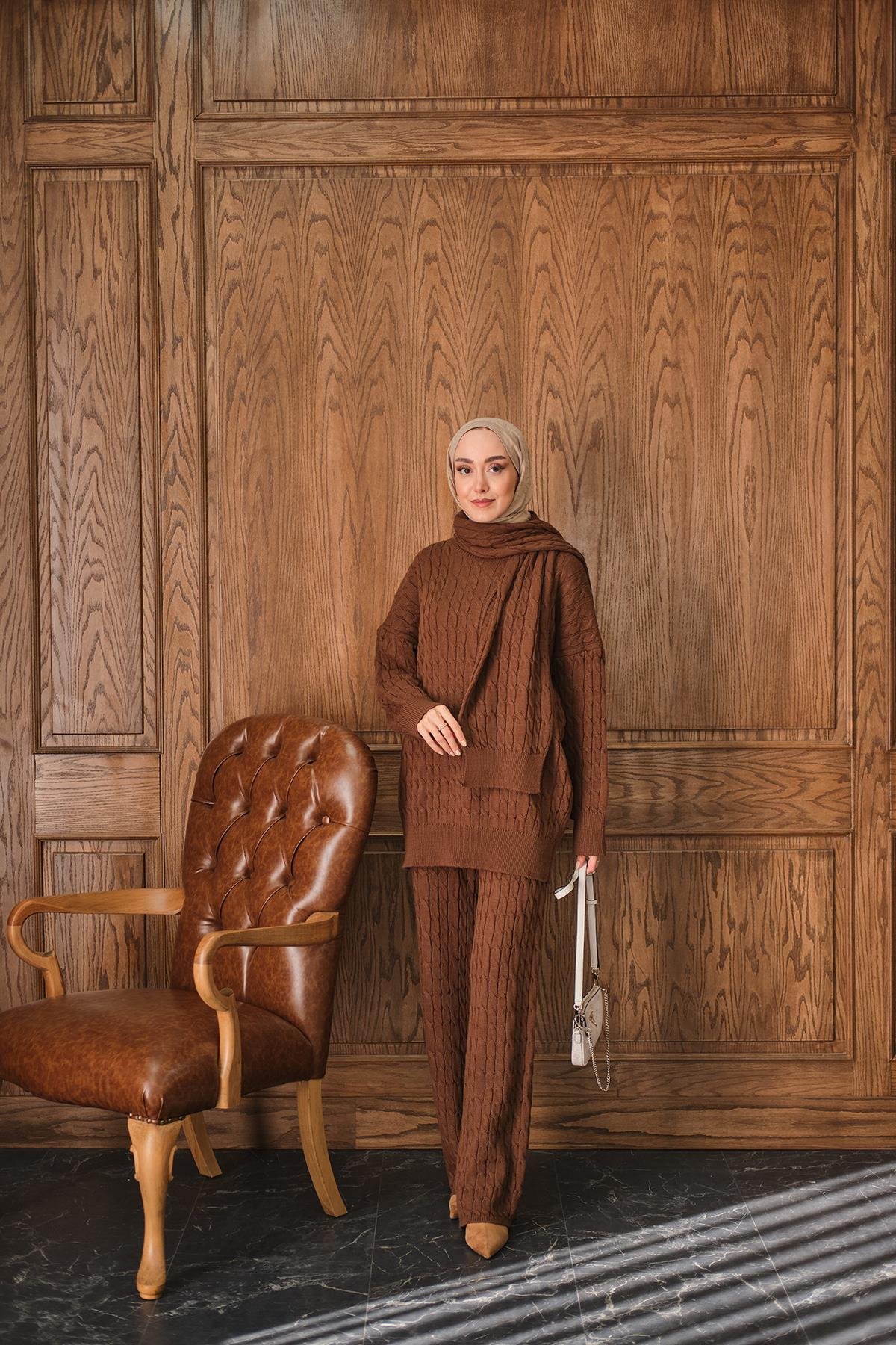 Atkı Detaylı Örgü Takım Kahverengi