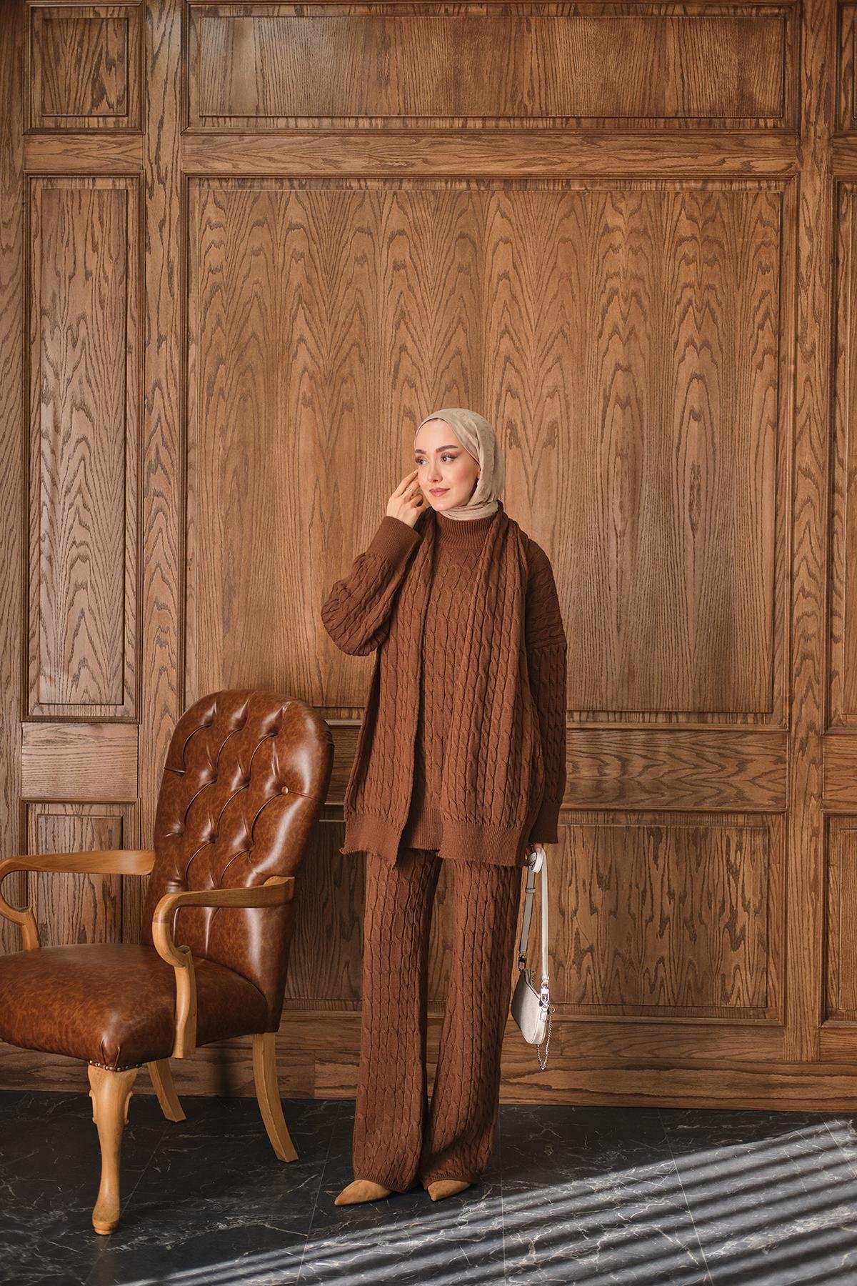 Atkı Detaylı Örgü Takım Kahverengi