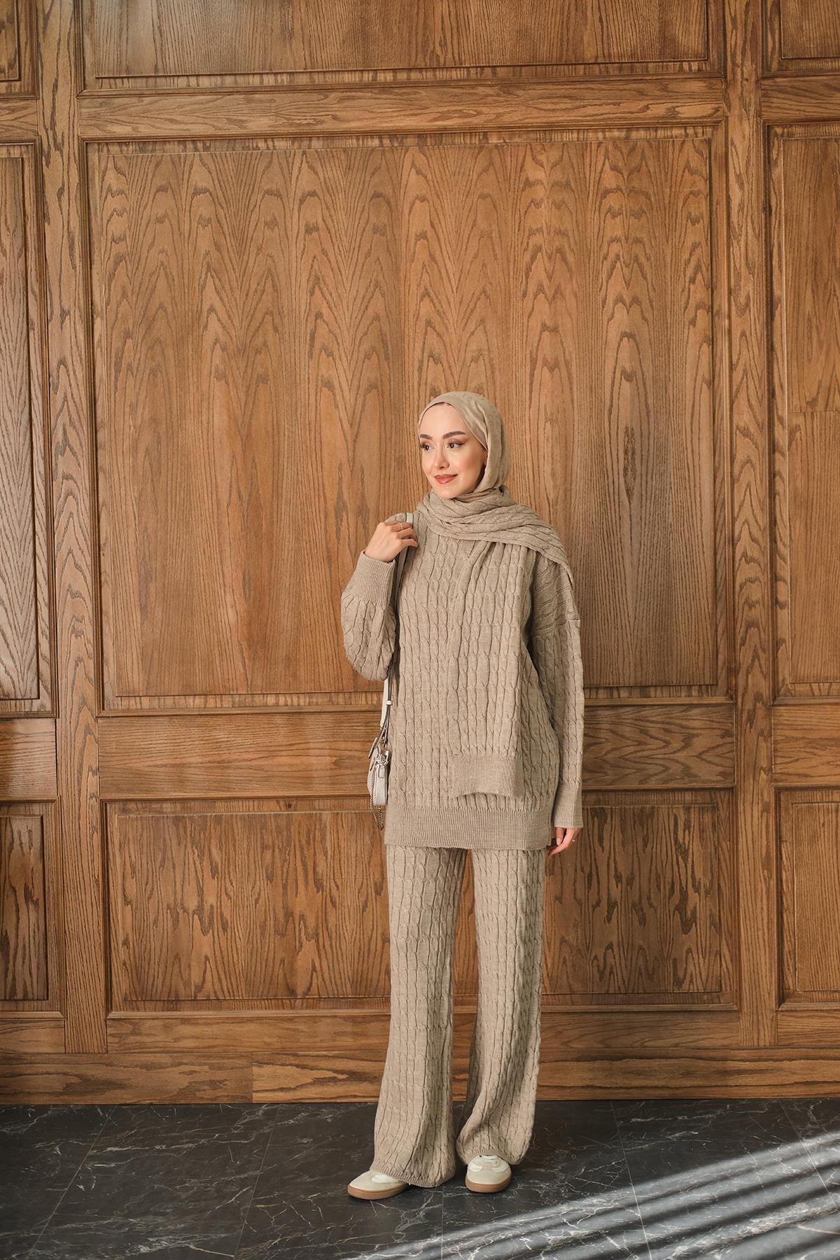 Atkı Detaylı Örgü Takım Vizon