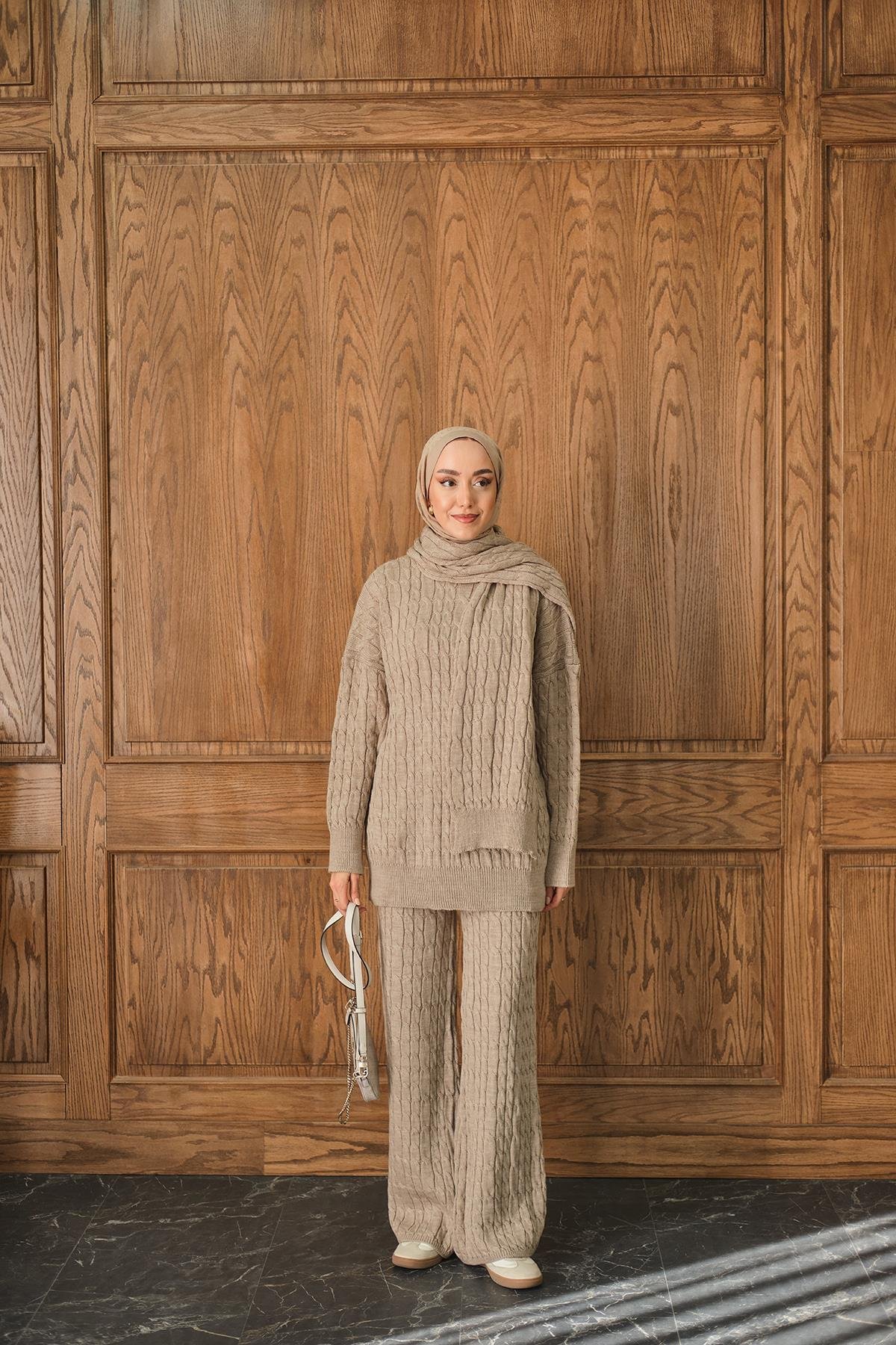 Atkı Detaylı Örgü Takım Vizon