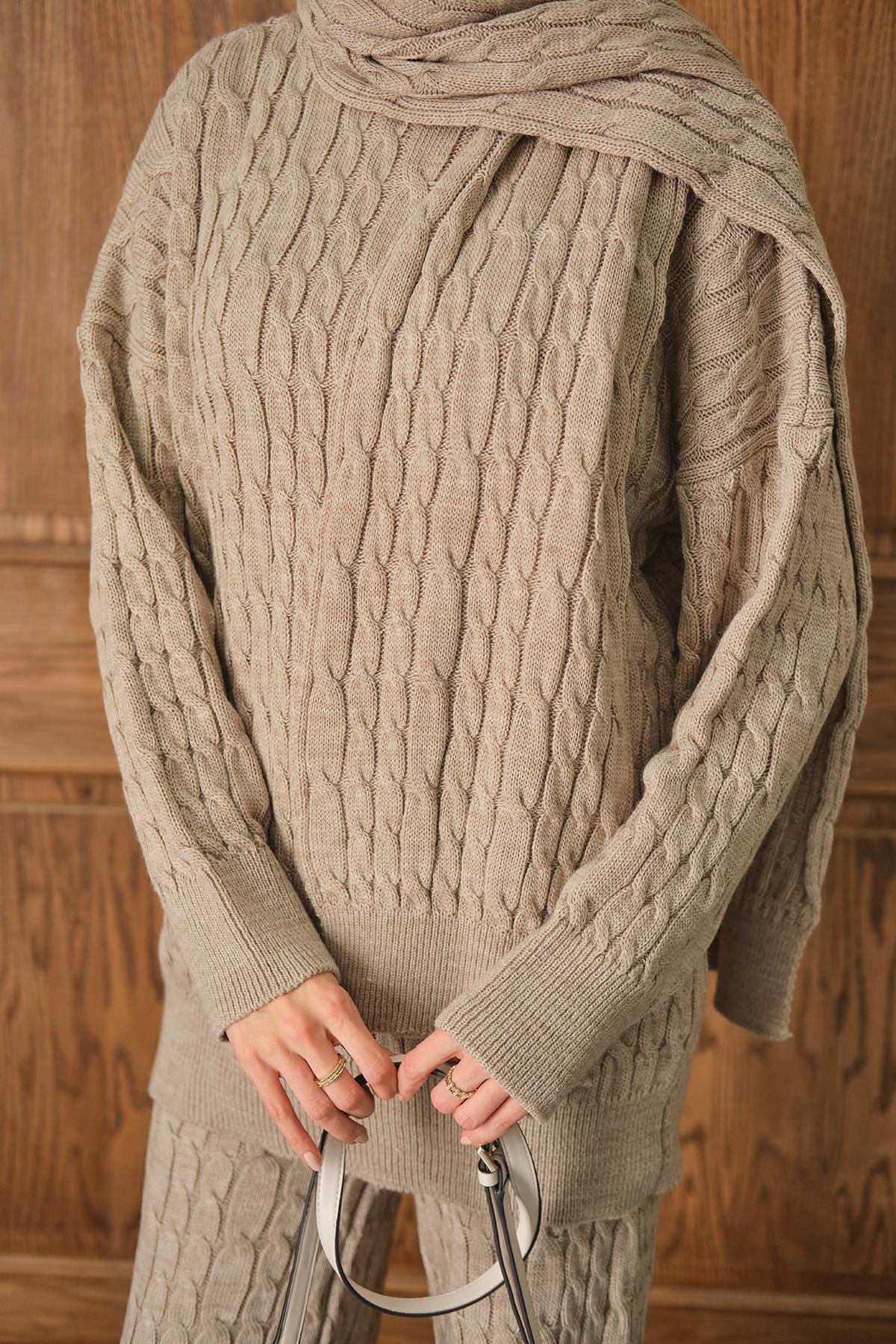 Atkı Detaylı Örgü Takım Vizon