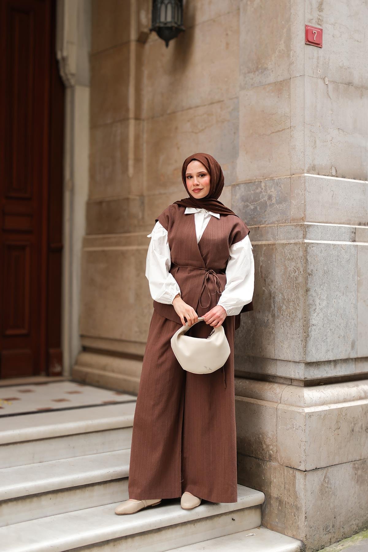 Bağlama Detay Yelekli Takım Kahverengi