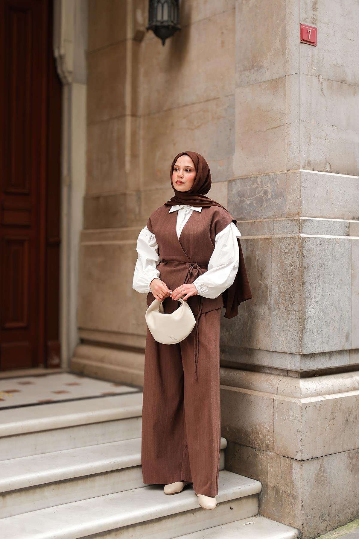 Bağlama Detay Yelekli Takım Kahverengi