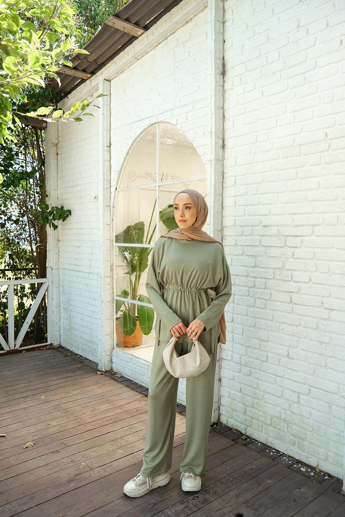 Bel Bağlama Detay İkili Takım Ada Çayı