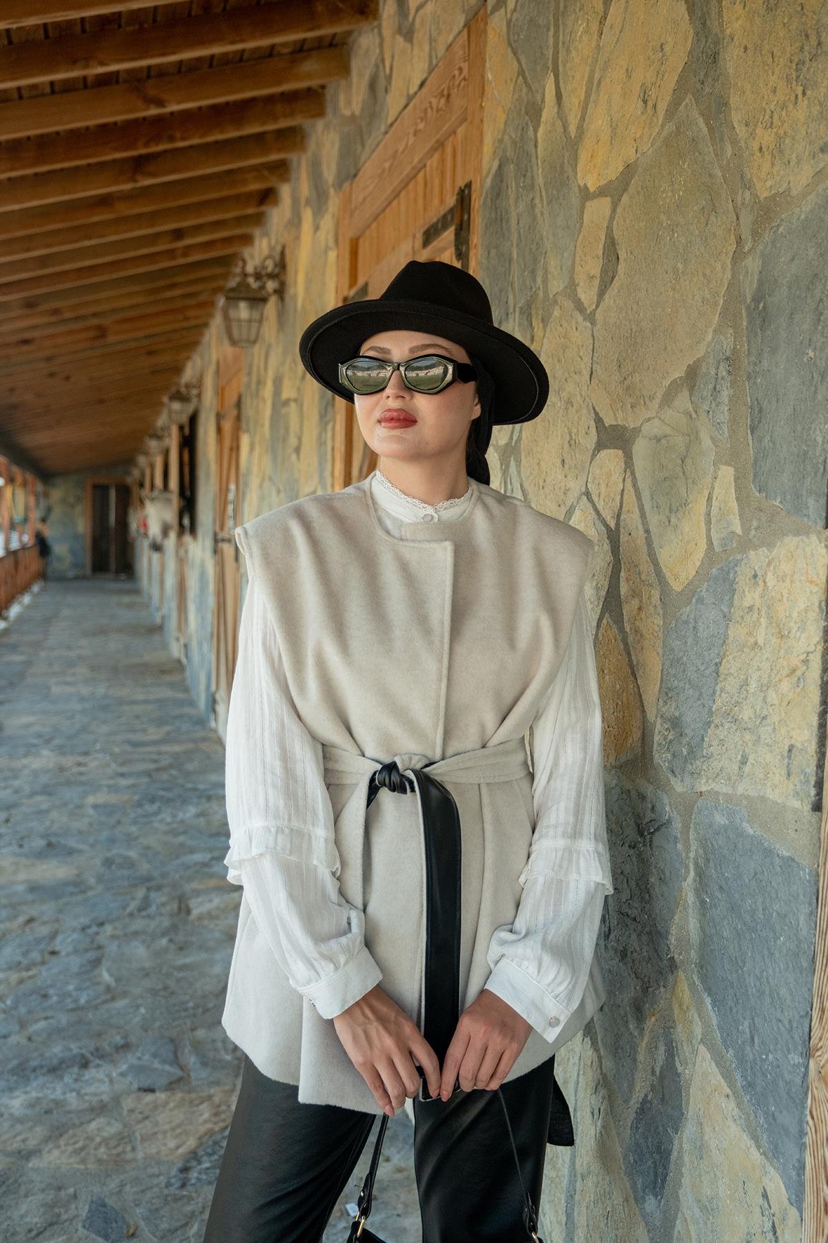 Bel Bağlamalı Kaşe Yelek Krem