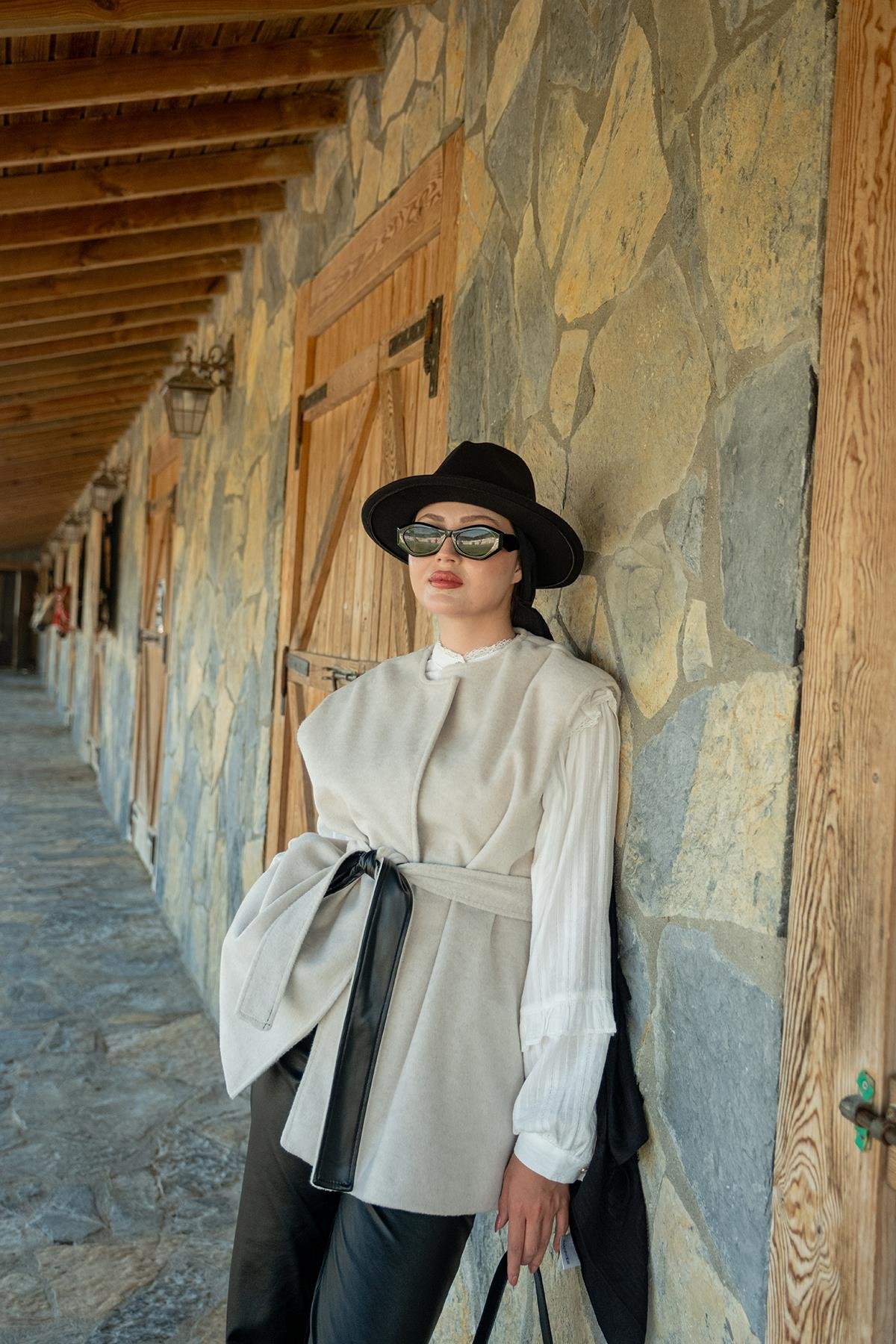 Bel Bağlamalı Kaşe Yelek Krem