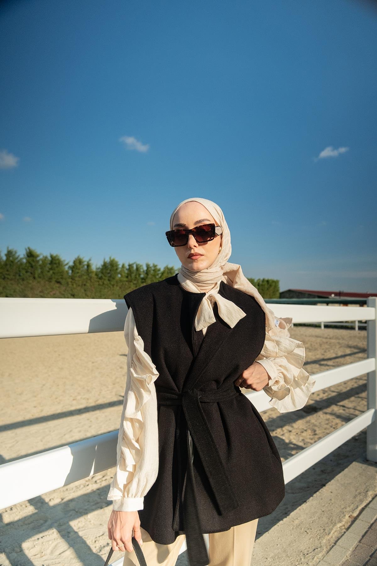 Bel Bağlamalı Kaşe Yelek Siyah