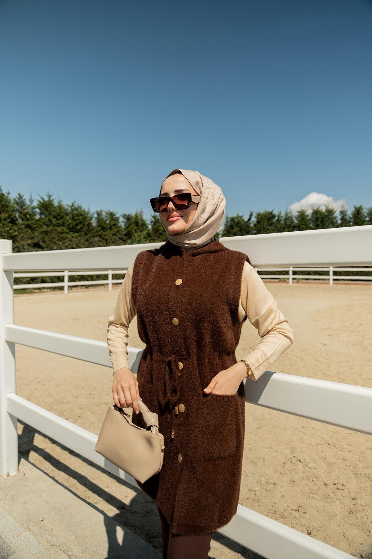 Bel Bağlamalı Triko Yelek Kahverengi