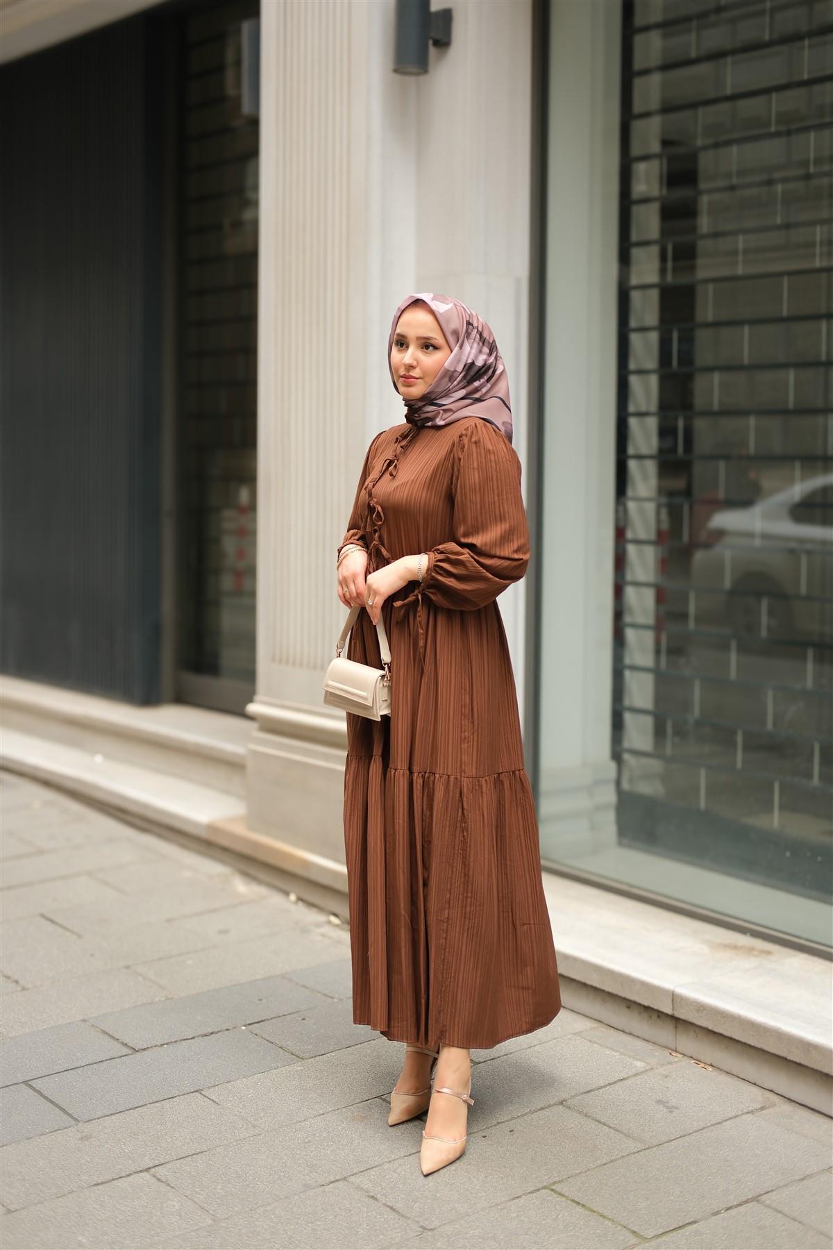 Bel Büzgülü Elbise Kahverengi