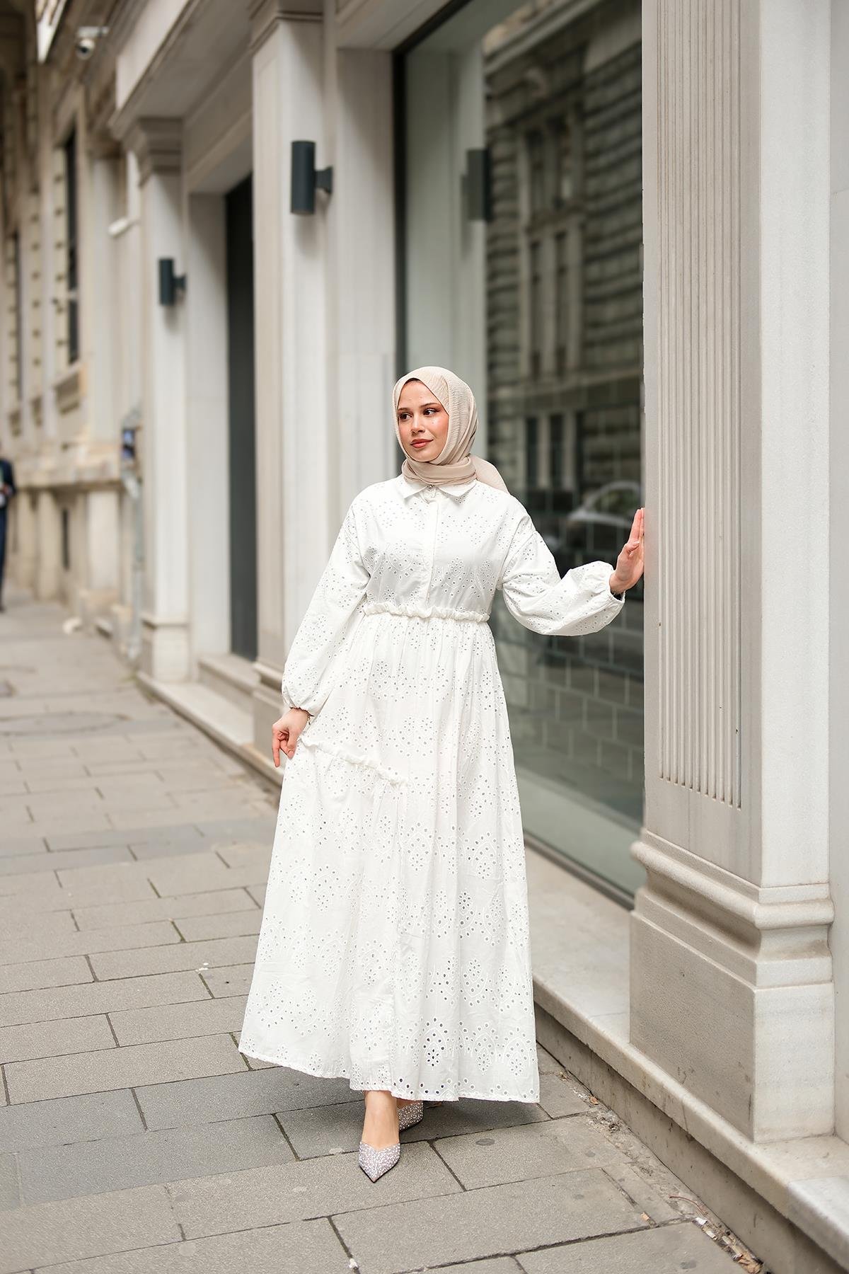 Beli Lastikli Brode Elbise  Beyaz