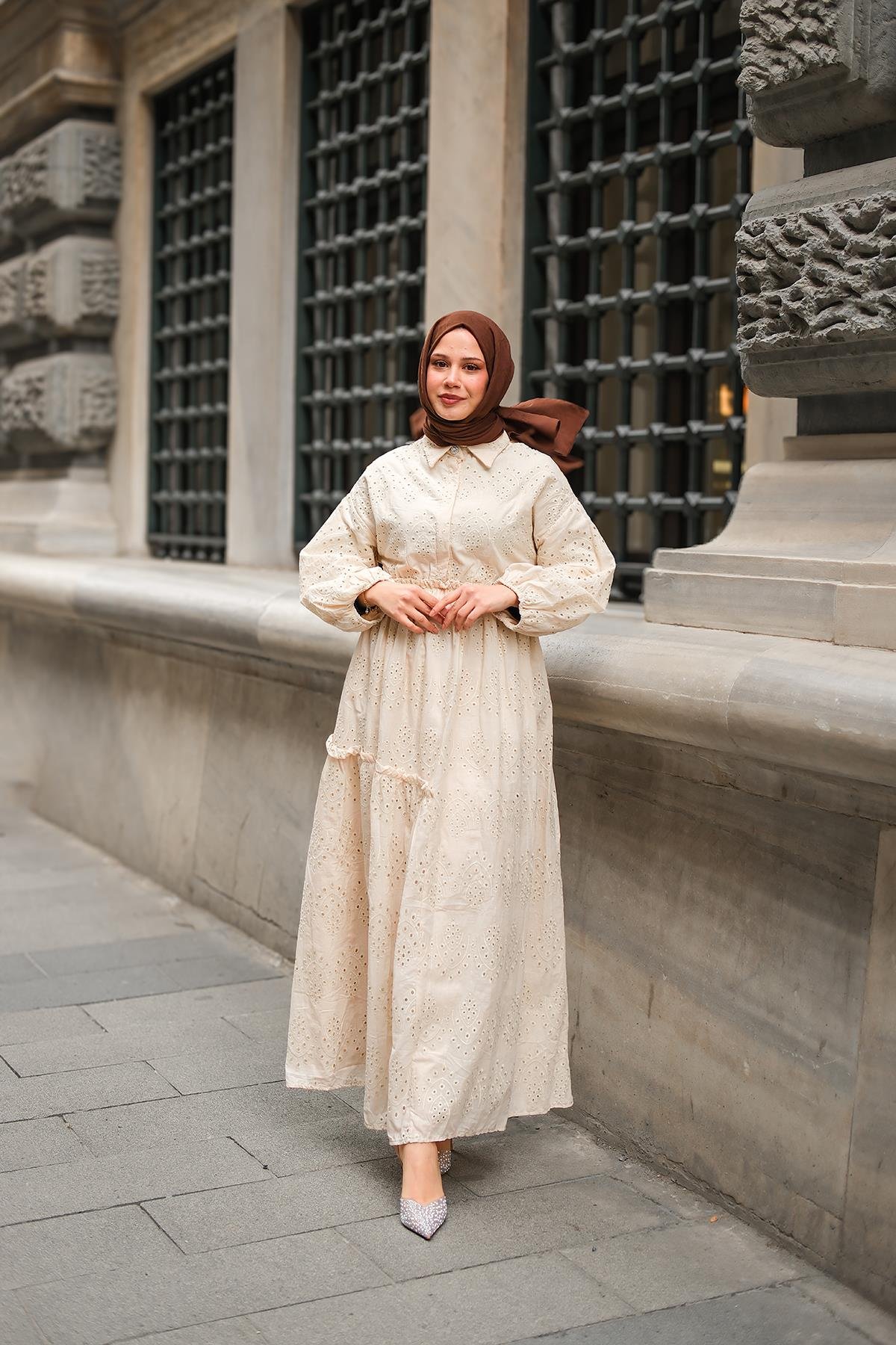 Beli Lastikli Brode Elbise  Krem