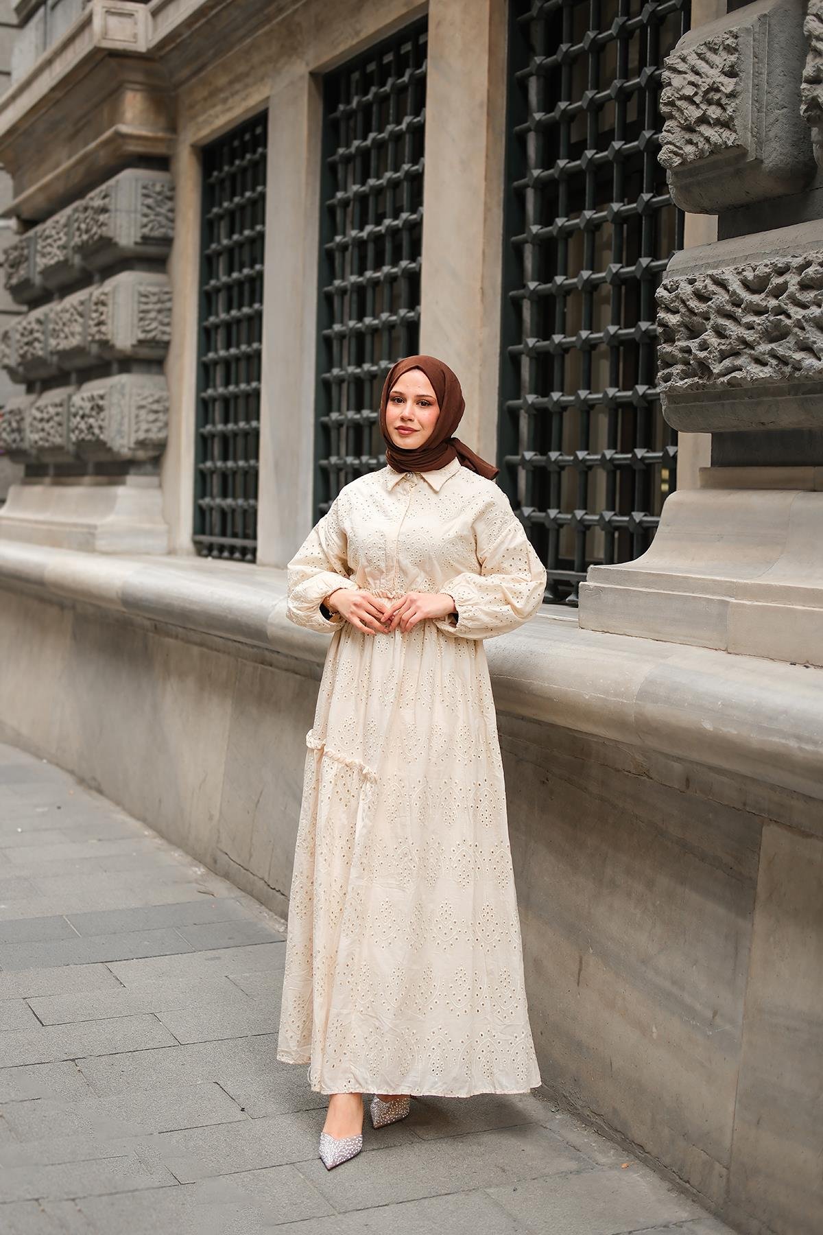 Beli Lastikli Brode Elbise  Krem