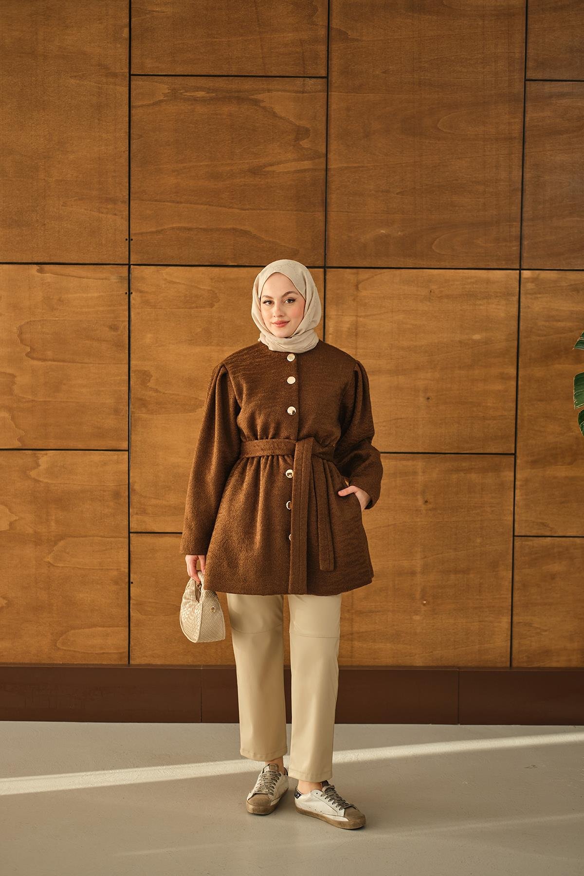 Beli Lastikli Peluş Kaşe Kaban Kahverengi