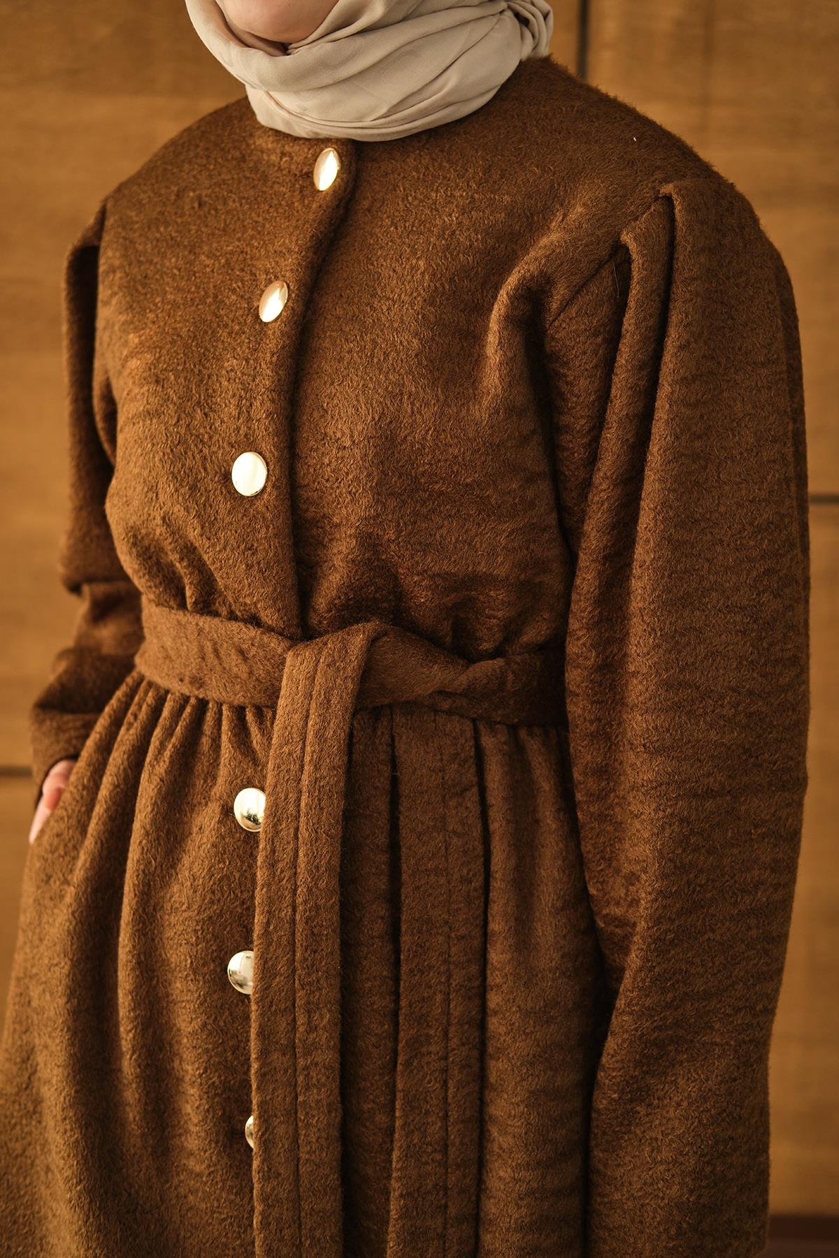 Beli Lastikli Peluş Kaşe Kaban Kahverengi