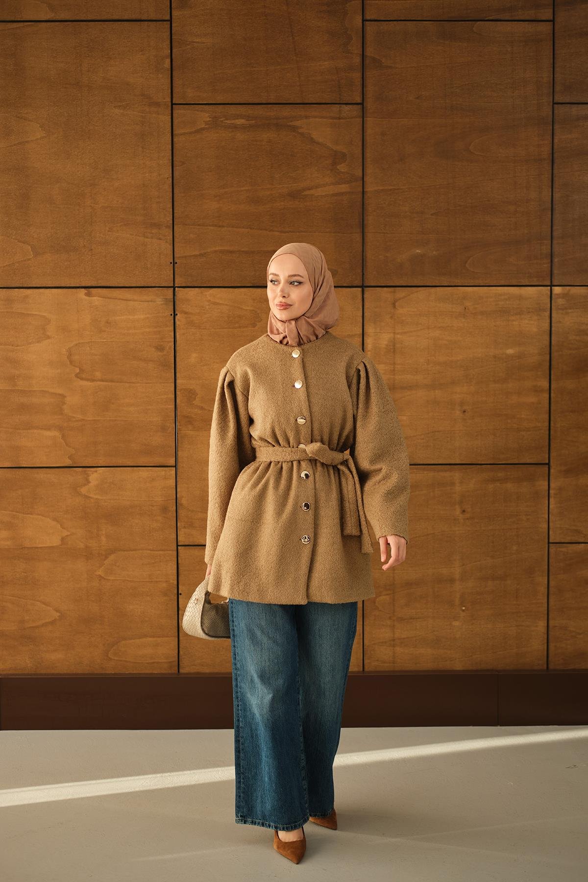 Beli Lastikli Peluş Kaşe Kaban Vizon