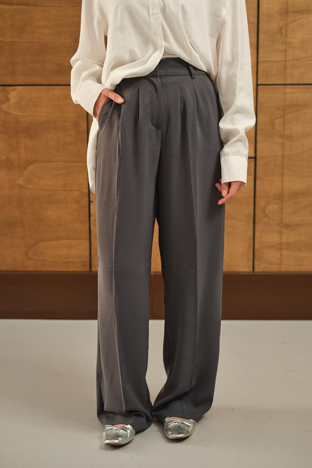 Beli Lastikli Pileli Pantolon Füme