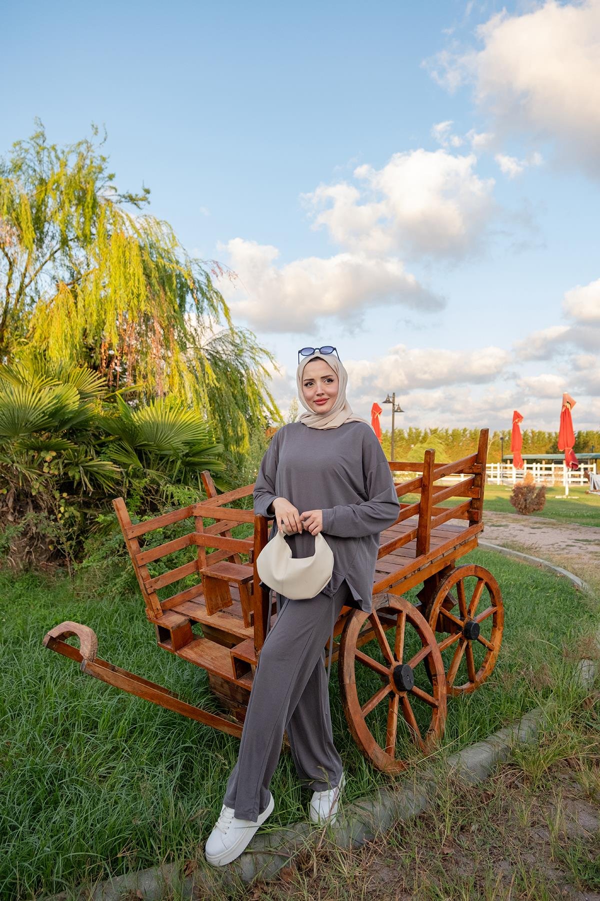 Beli Lastikli Takım Gri