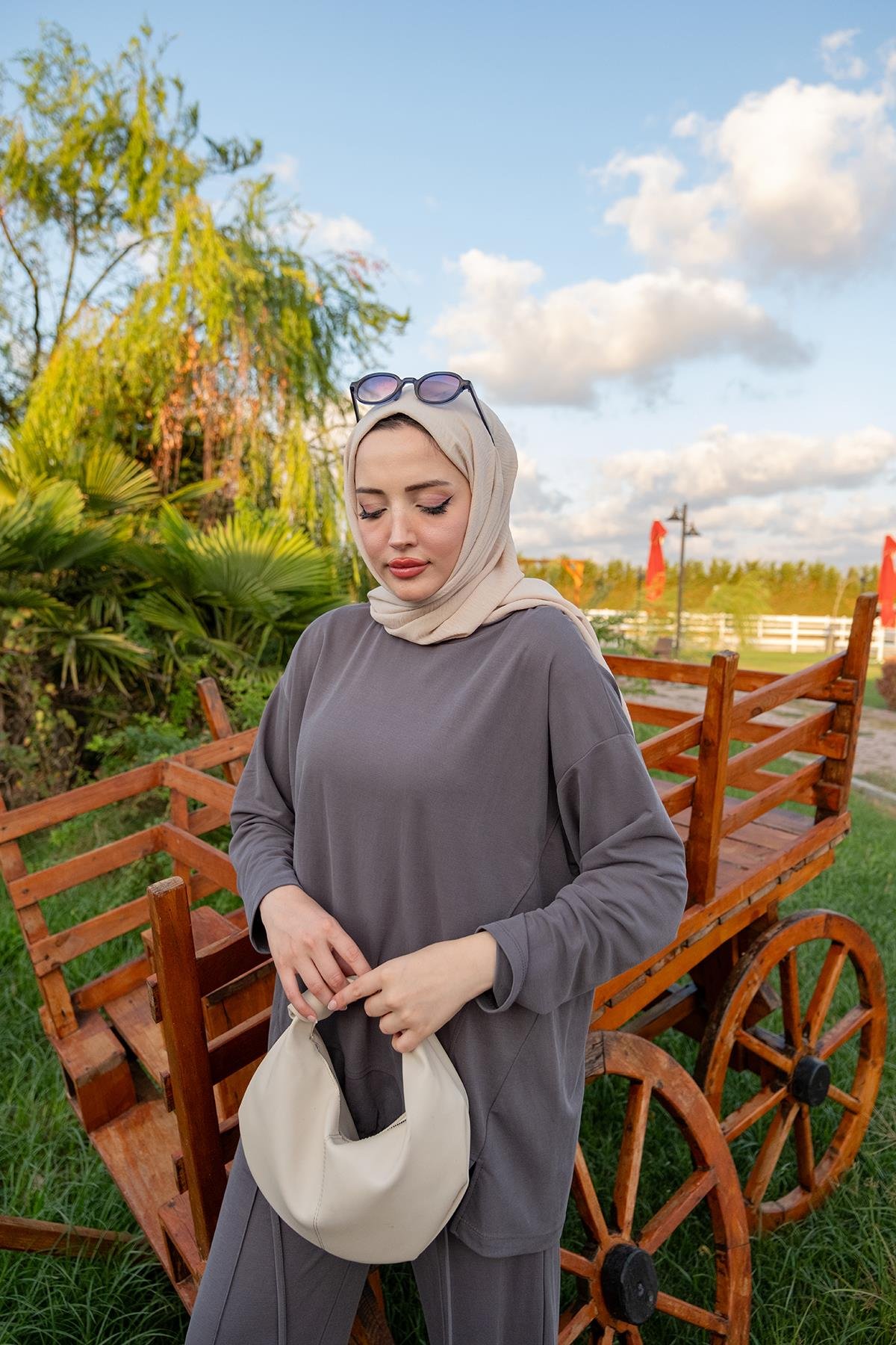 Beli Lastikli Takım Gri