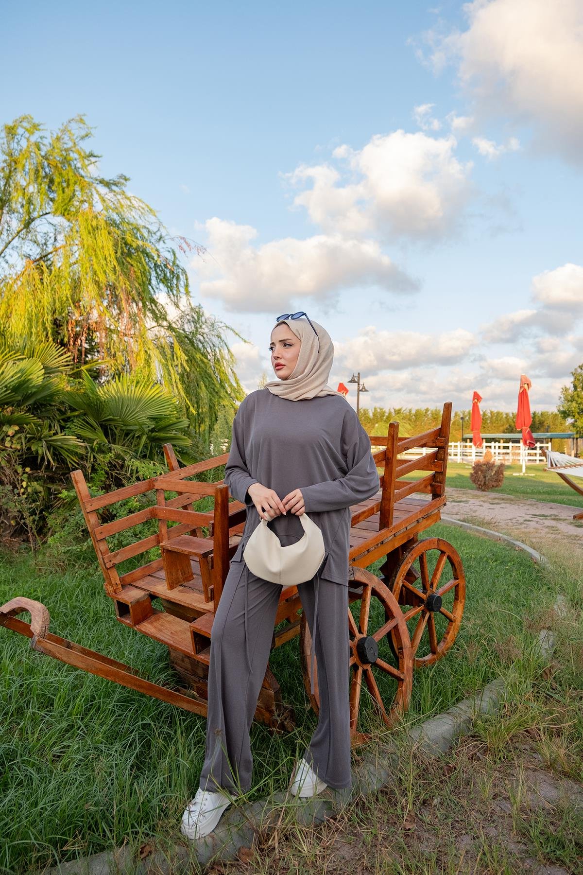 Beli Lastikli Takım Gri