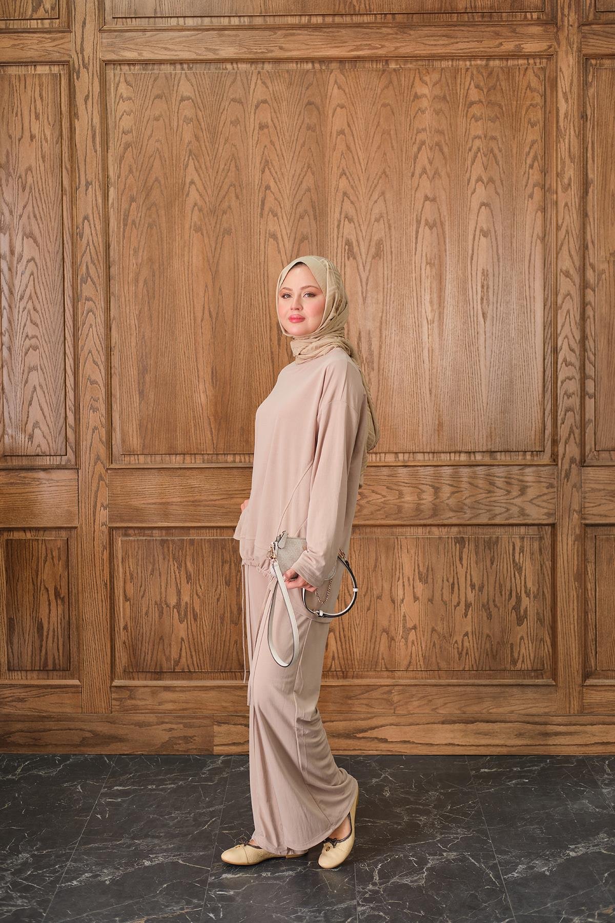 Beli Lastikli Takım Krem