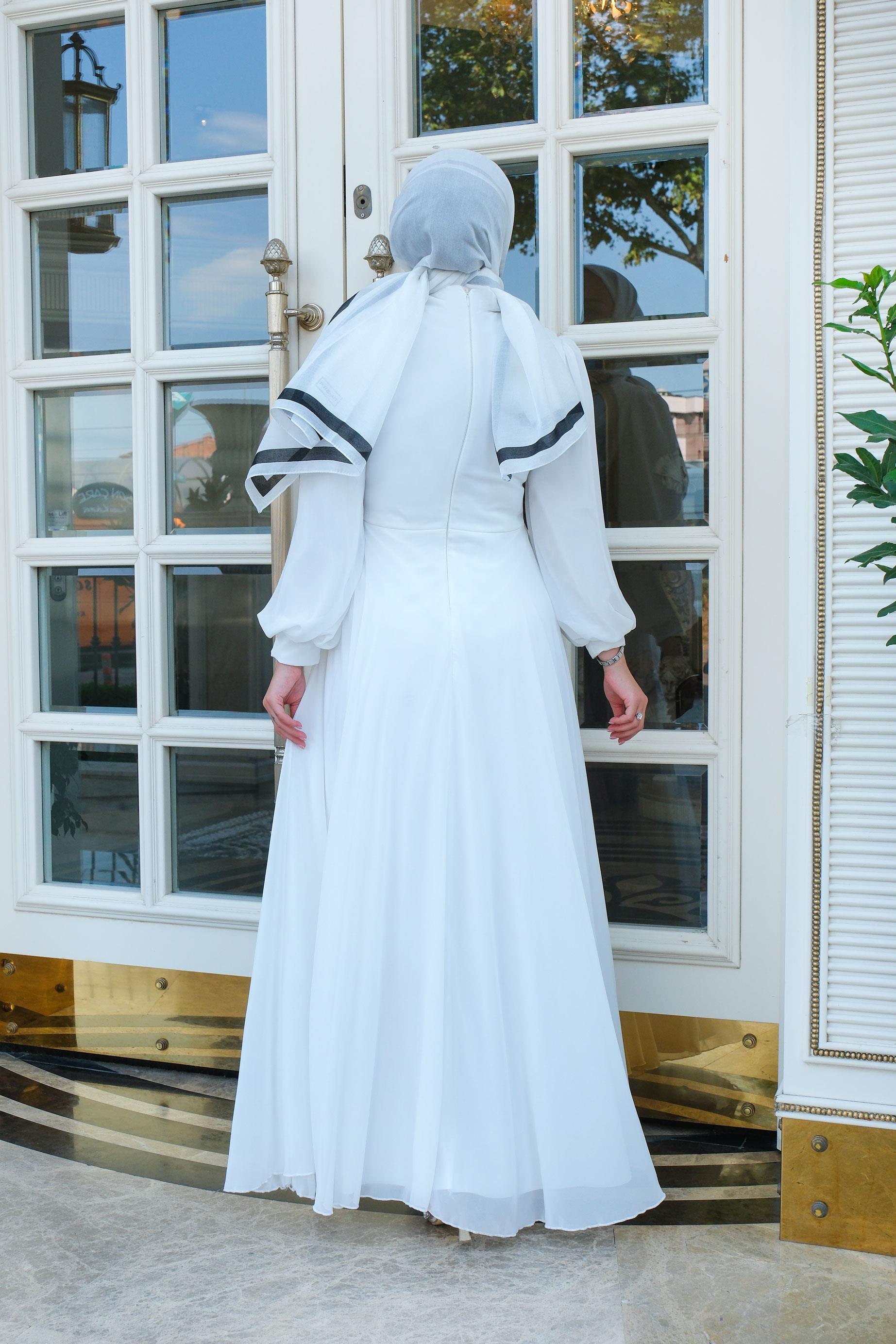 Beli Taş Detay Abiye Beyaz