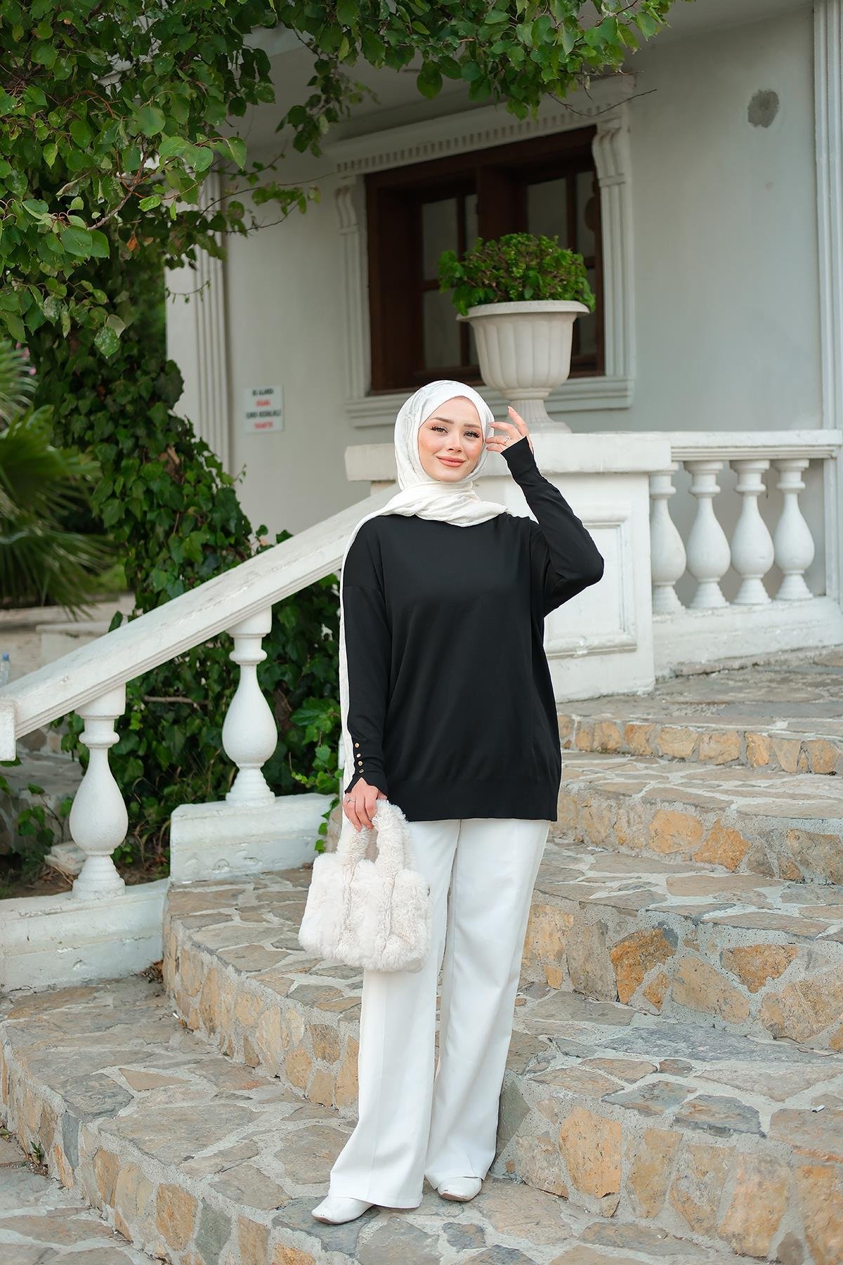 Bilek Gold Aksesuar Detay Tunik Siyah