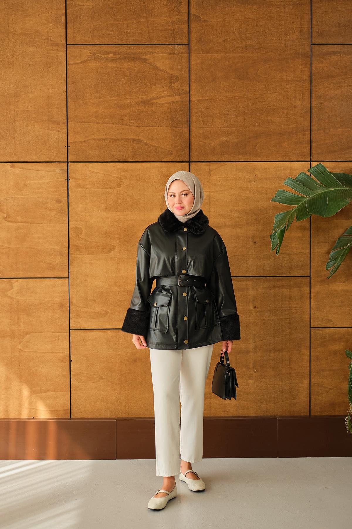 Bilek Ve Yaka Kürklü Deri Ceket Siyah