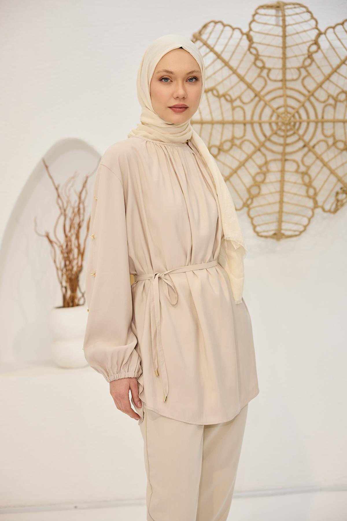 Bisiklet Yaka Gold Düğme Detaylı Bluz Krem