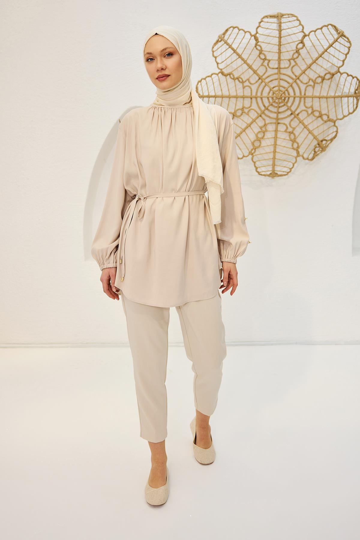 Bisiklet Yaka Gold Düğme Detaylı Bluz Krem