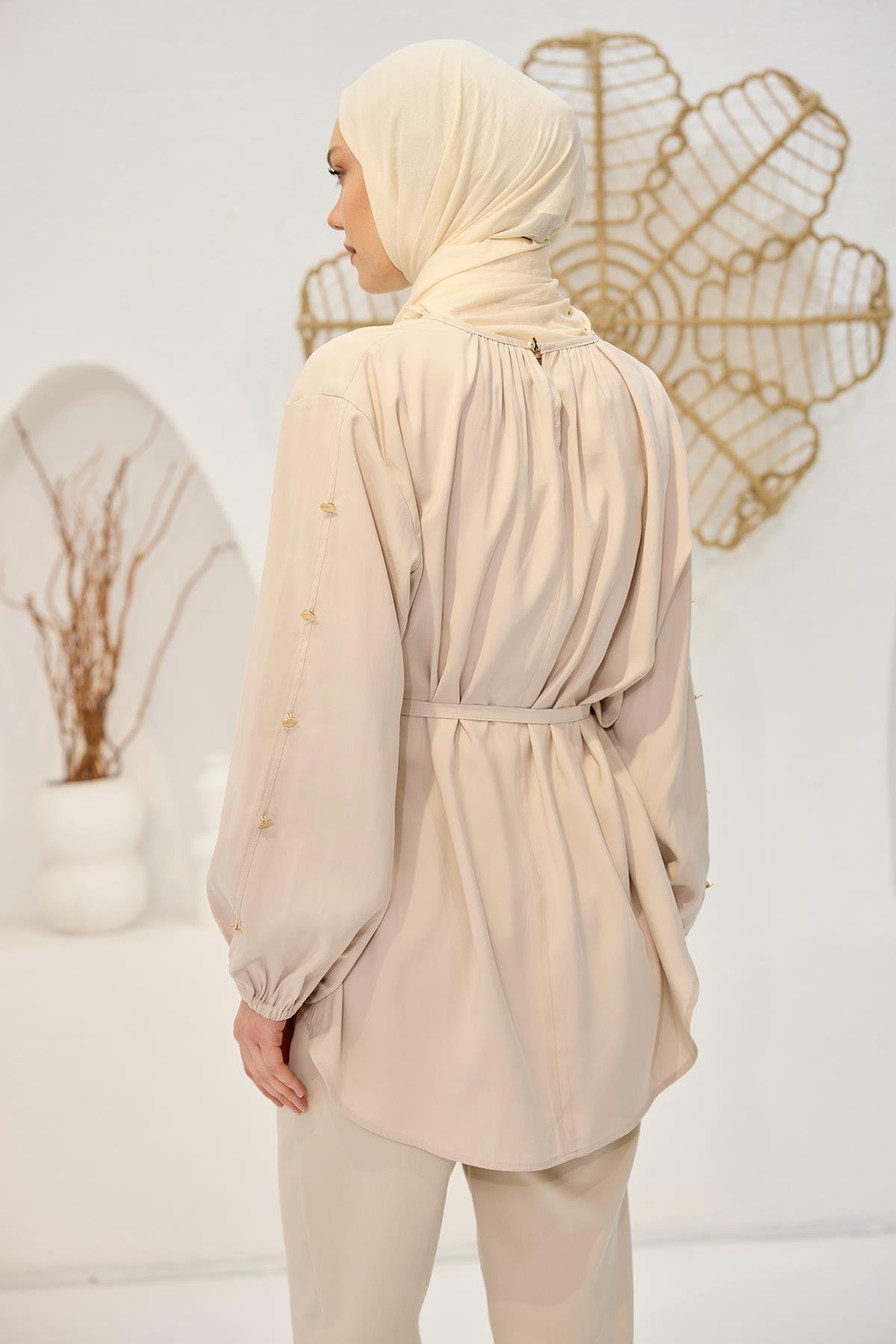 Bisiklet Yaka Gold Düğme Detaylı Bluz Krem