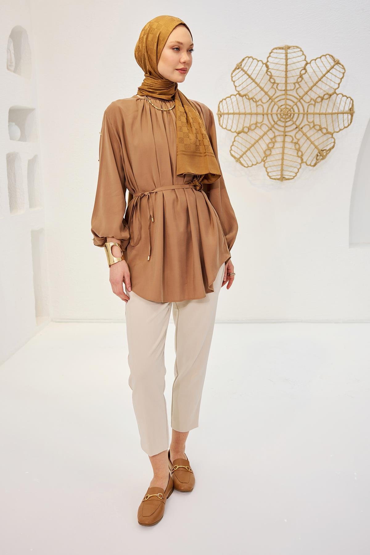 Bisiklet Yaka Gold Düğme Detaylı Bluz Kahverengi