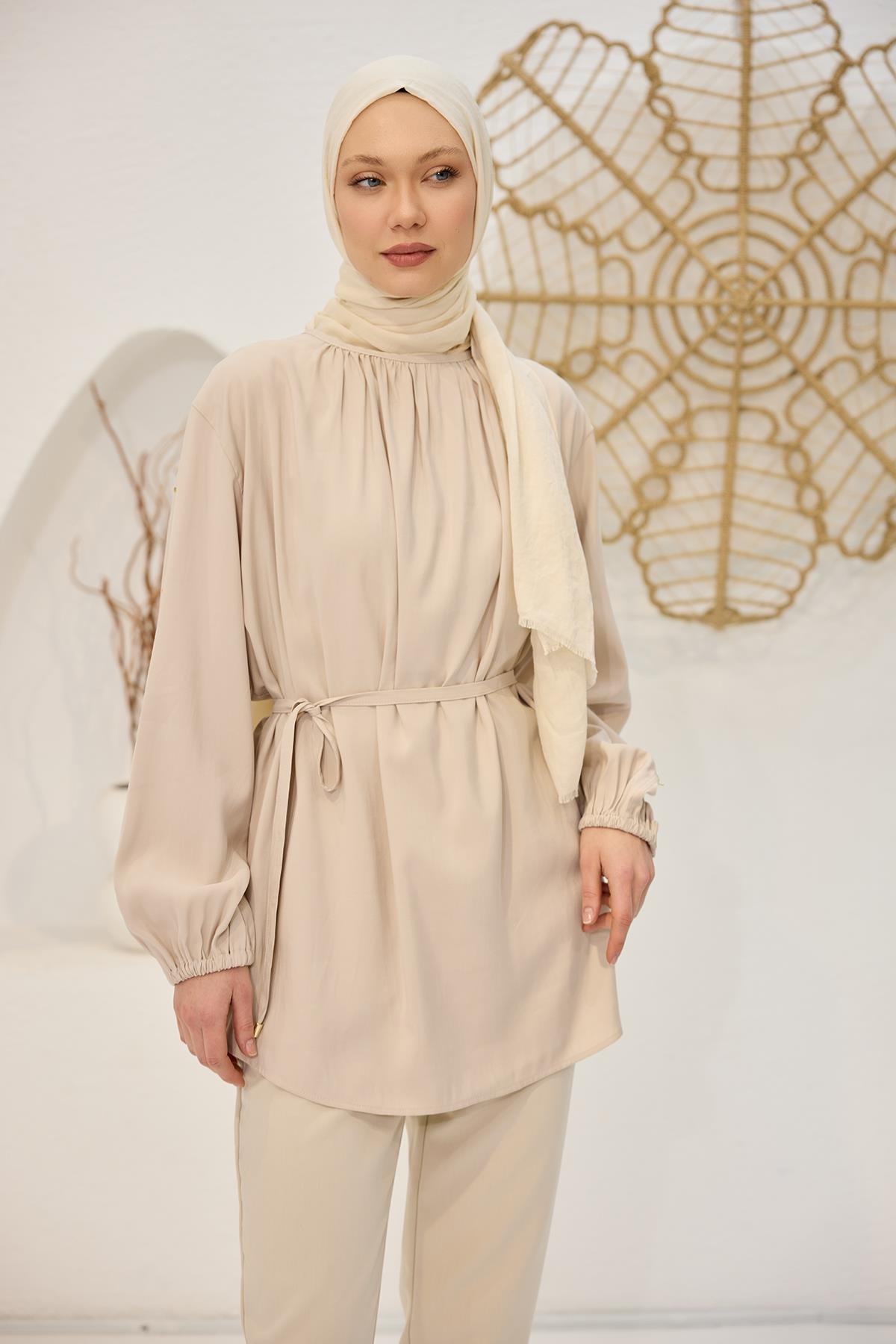 Bisiklet Yaka Gold Düğme Detaylı Bluz Krem