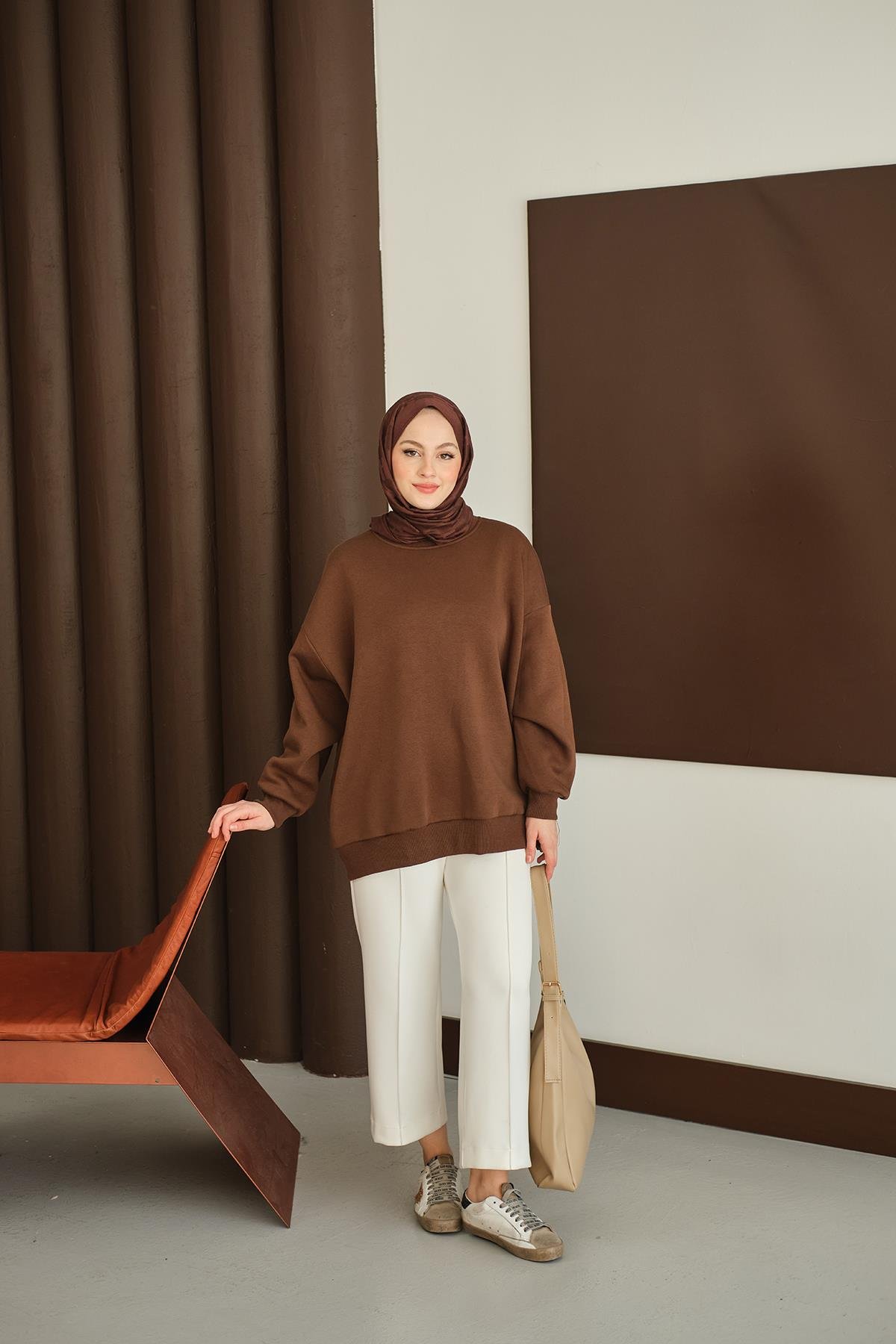 Bisiklet Yaka Sweat Kahverengi