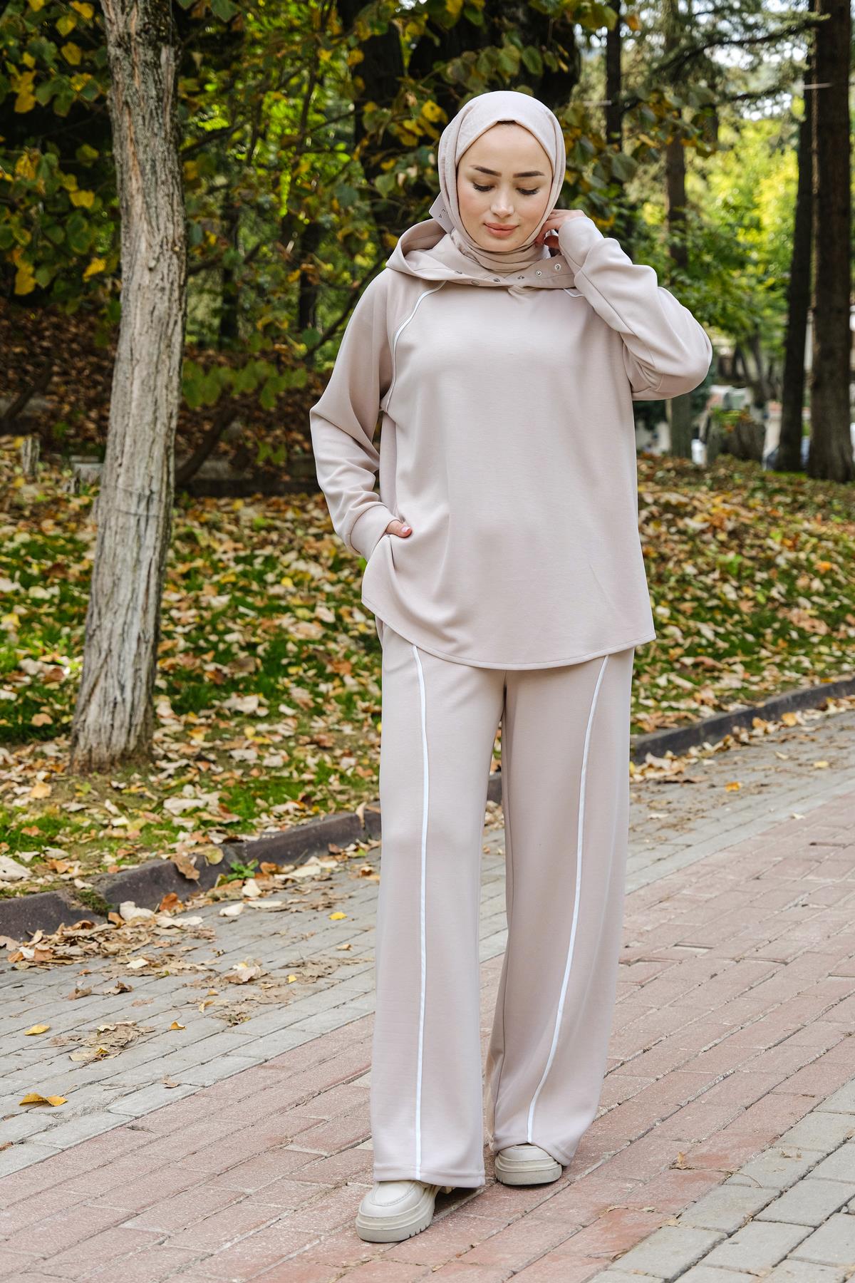 Biyeli Kapüşonlu Oysho Takım  Krem