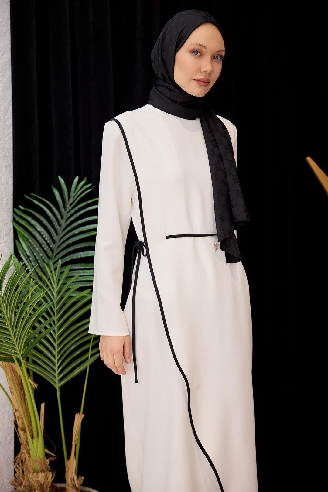 Biyeli Kendinden Bağlı Scuba Elbise  Beyaz