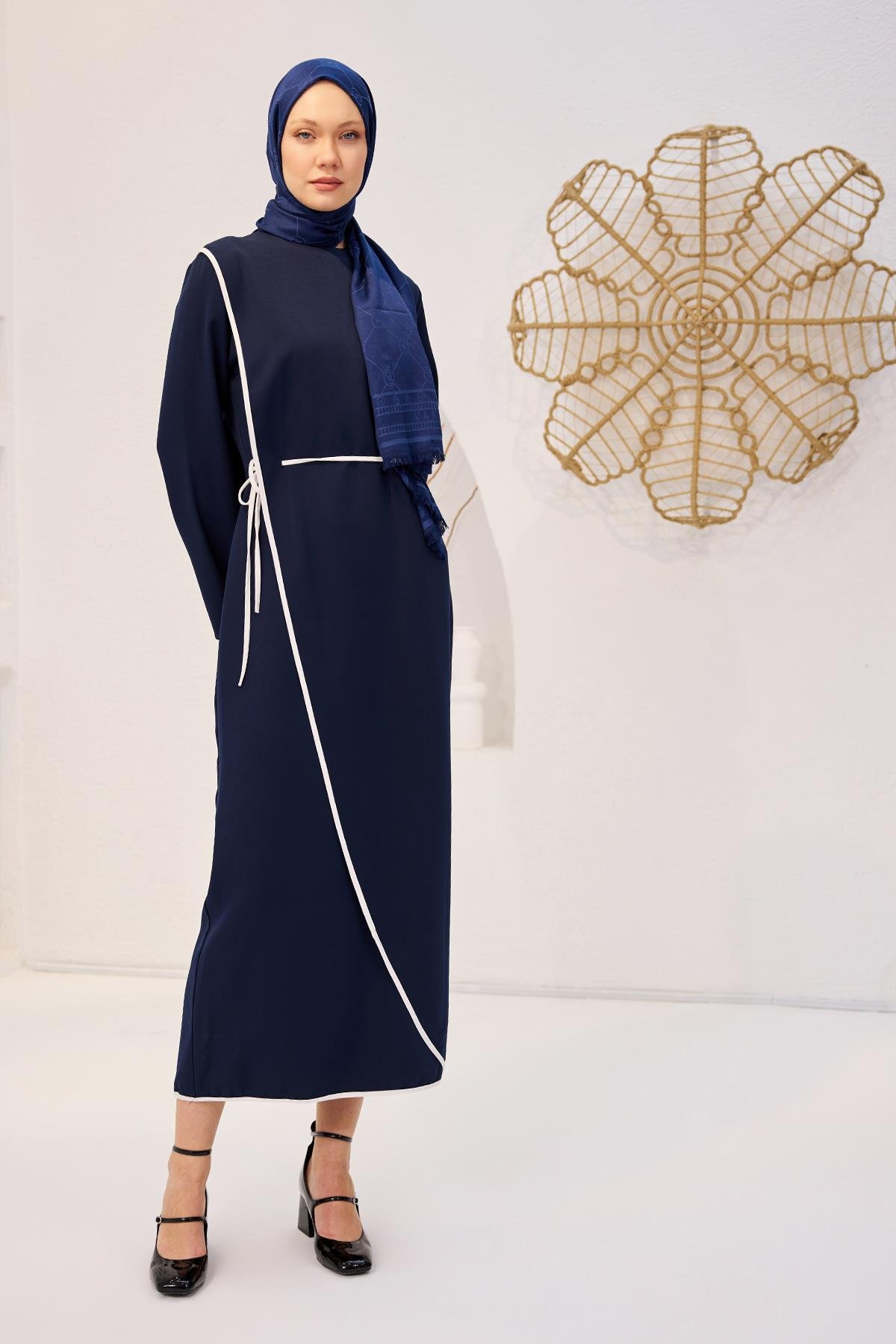 Biyeli Kendinden Bağlı Scuba Elbise  Lacivert