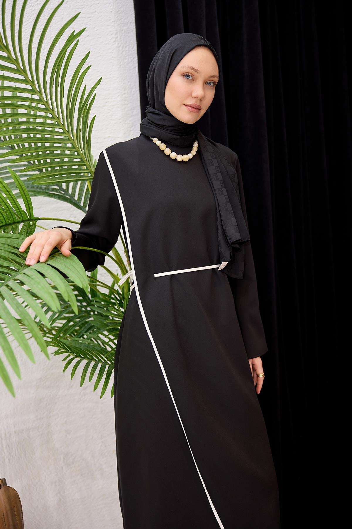 Biyeli Kendinden Bağlı Scuba Elbise  Siyah