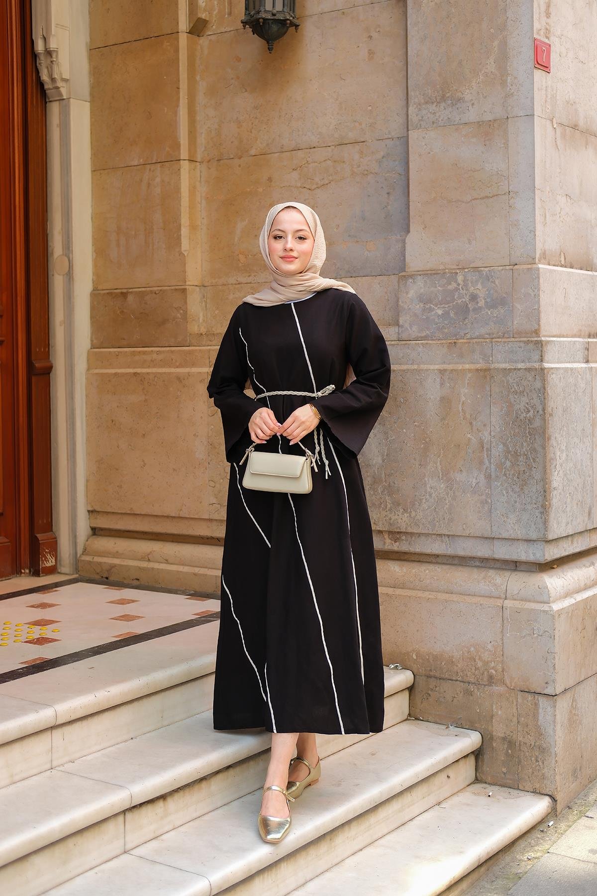 Biyeli Kendinden Bağlı Scuba Elbise  Siyah