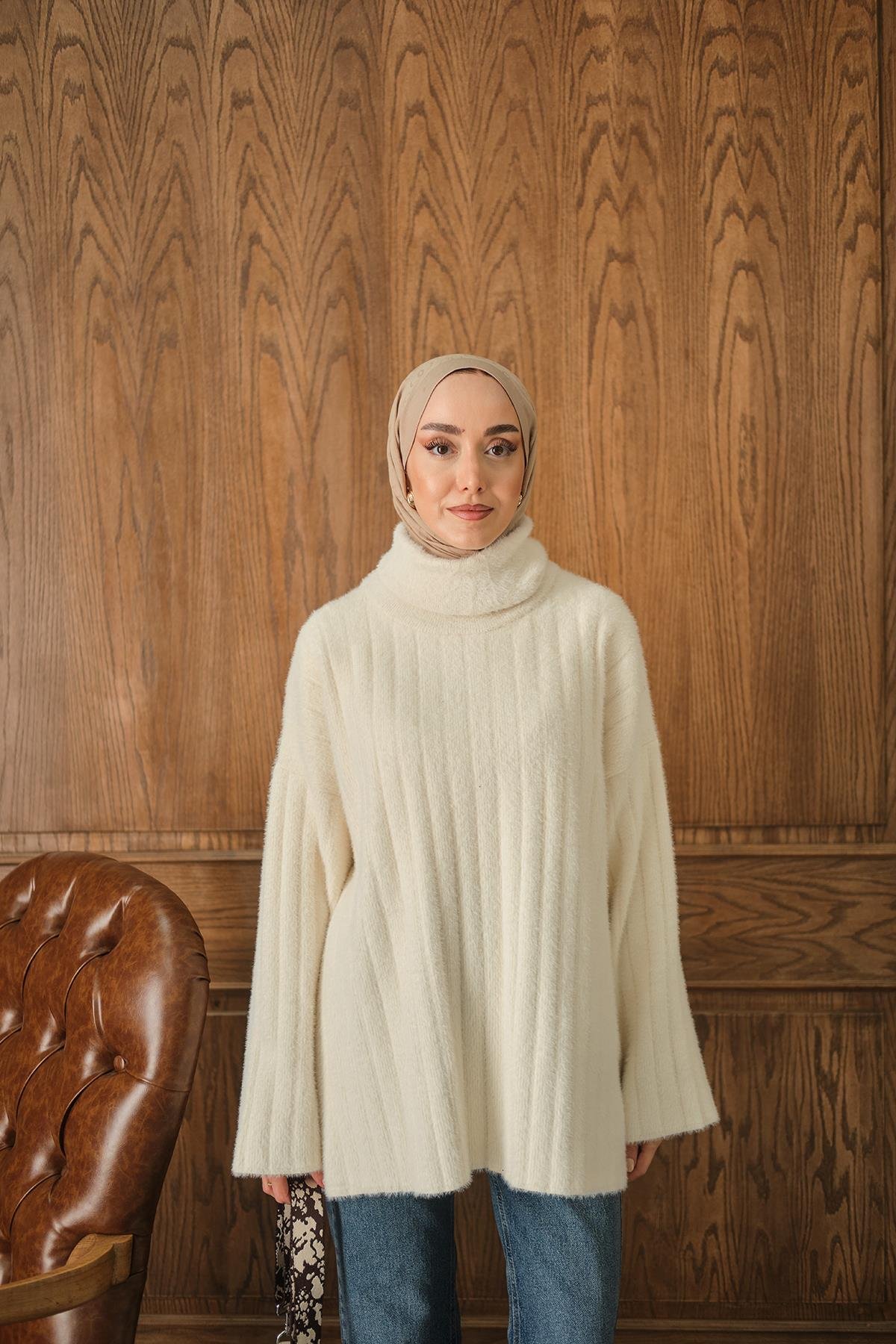 Boğazlı Peluş Triko Hırka Ekru